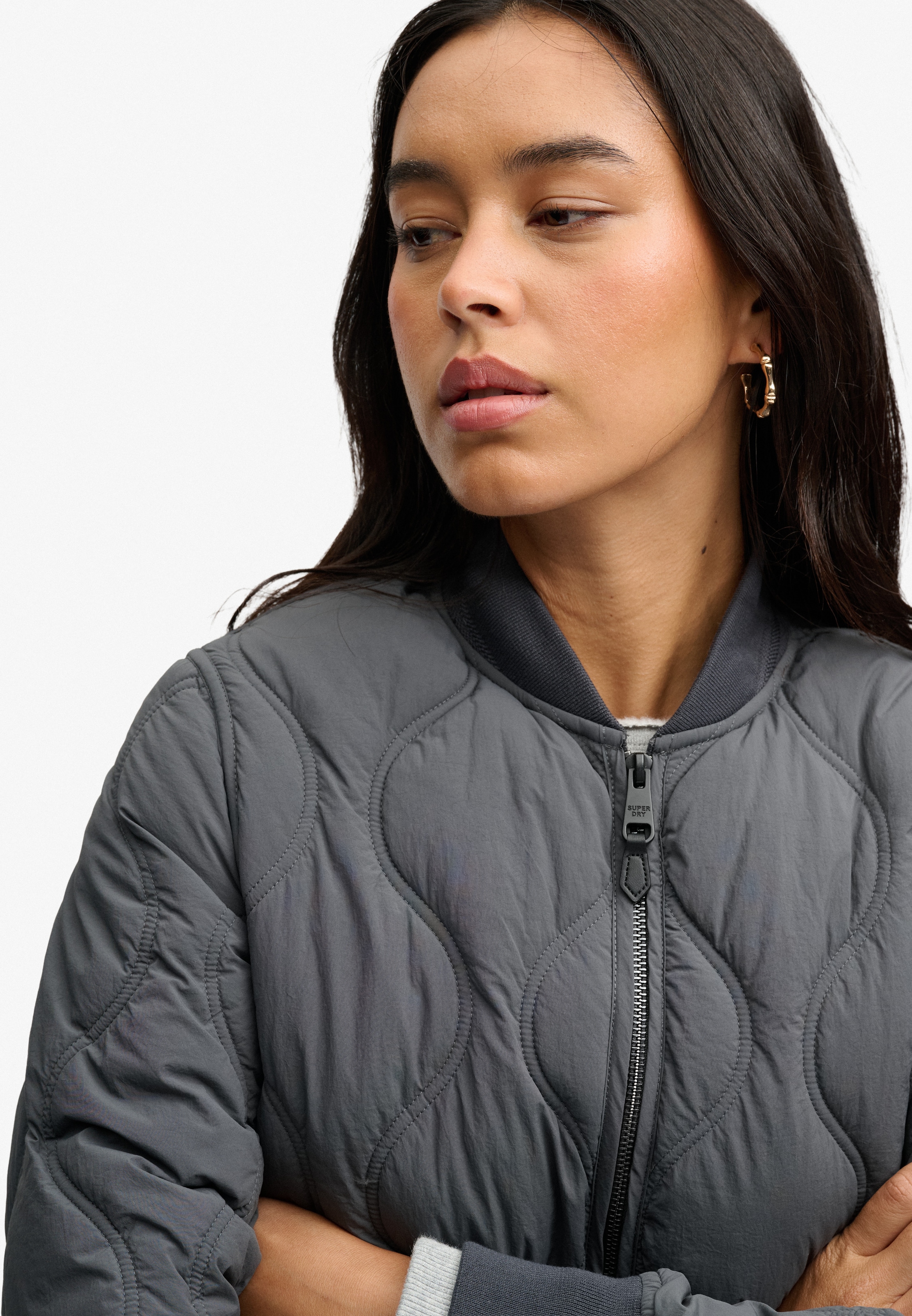 Superdry Steppjacke »LONG ONION QUILT LINER JKT« mit Obermaterial aus Nylon, Relaxed Fit, pflegeleicht, unifarben