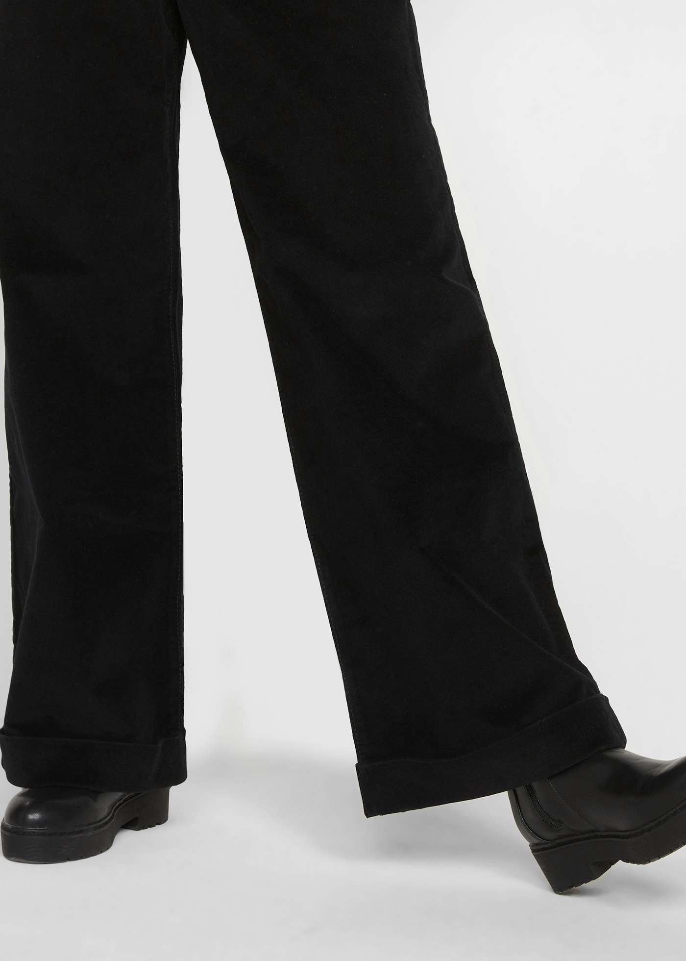 bonprix Pantalon en velours côtelé  Loose Fit, High-Waist-Design, mit Bequembund