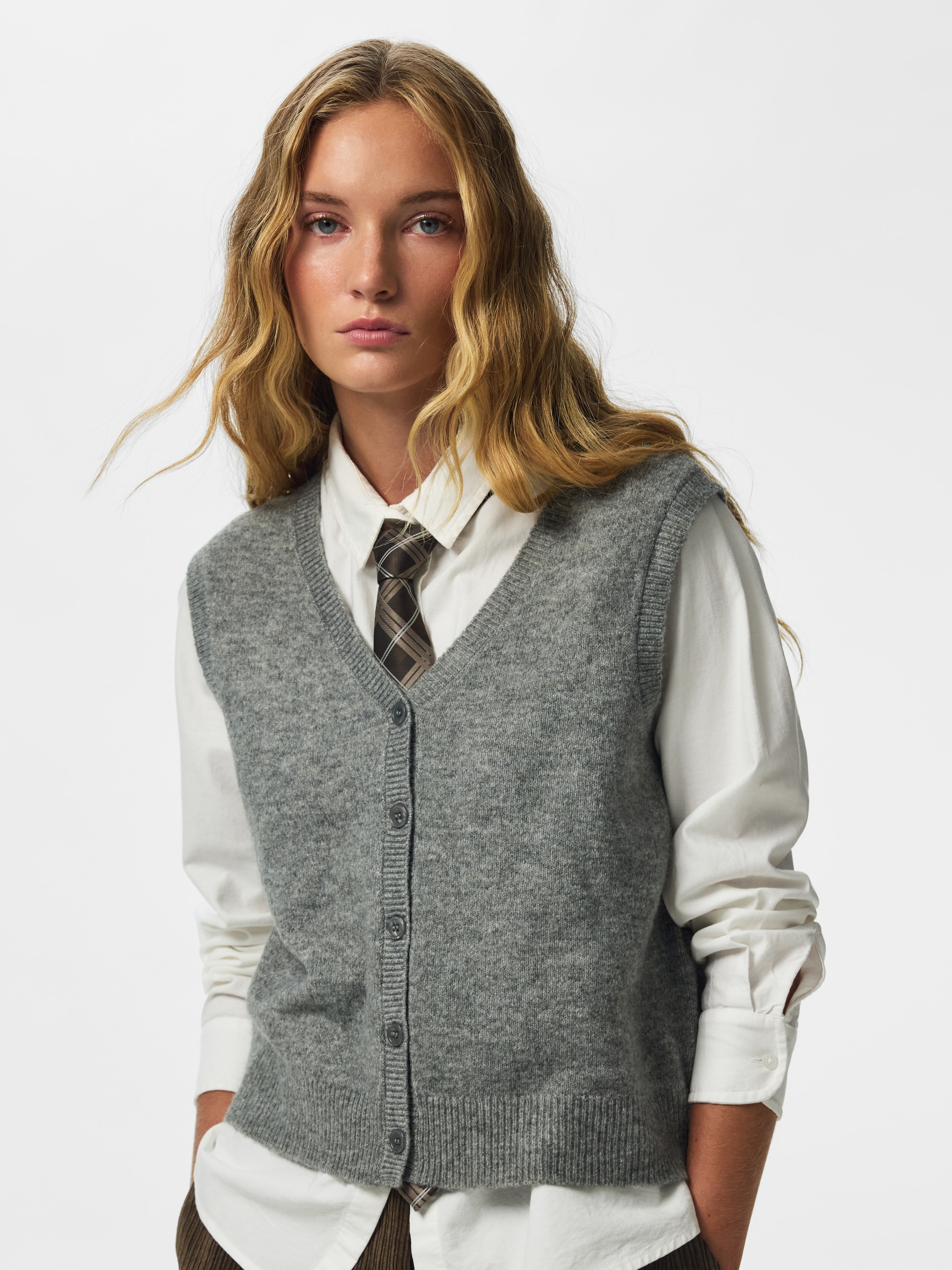 pieces Gilet tricoté »PCSALLY SL V-NECK KNIT VEST NOOS BC« mélange de matériaux