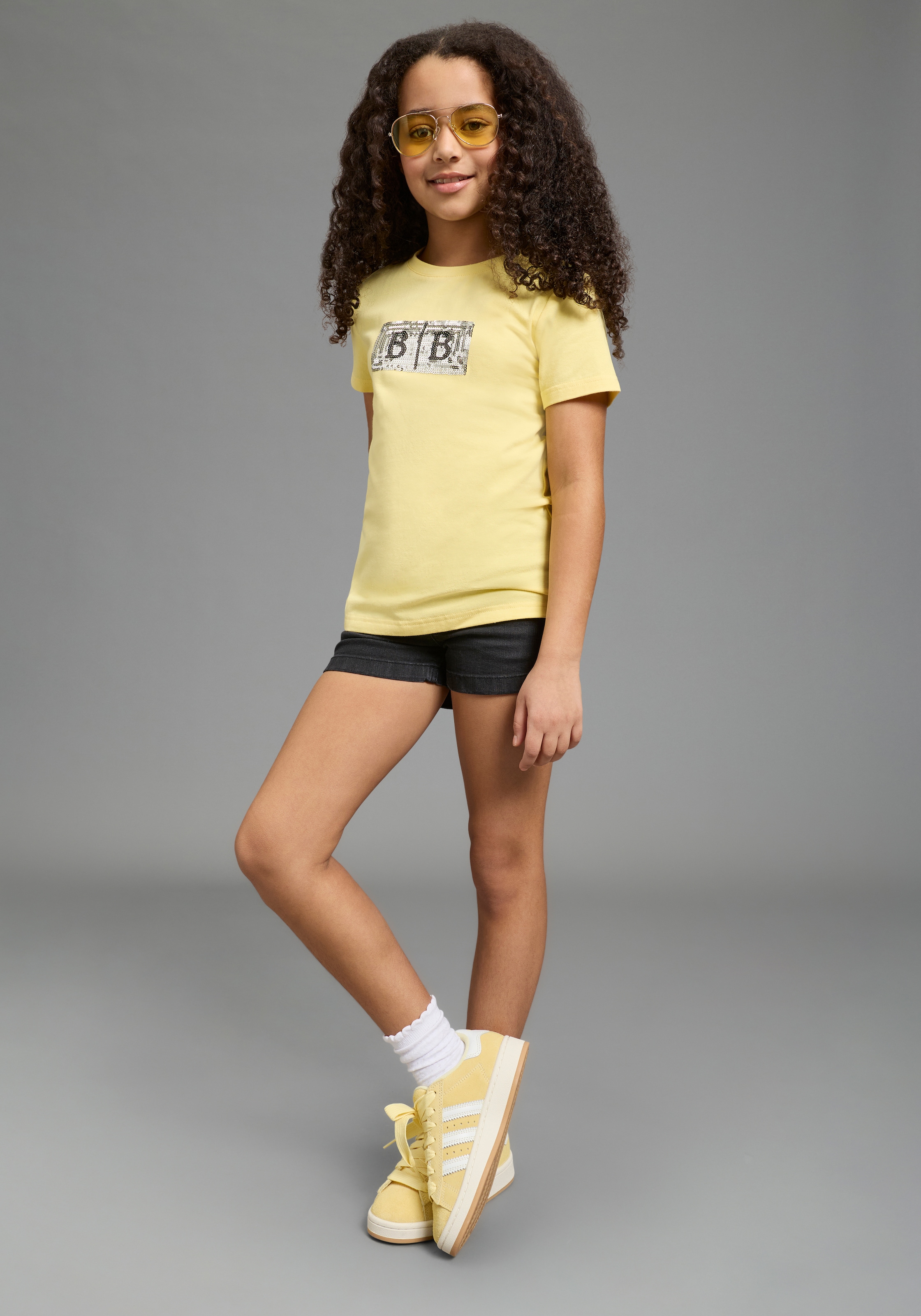 Bruno Banani T-shirt »Banani Paillettenshirt für modische Girls« coupe basique à la mode, manches courtes, avec paillettes et imprimé