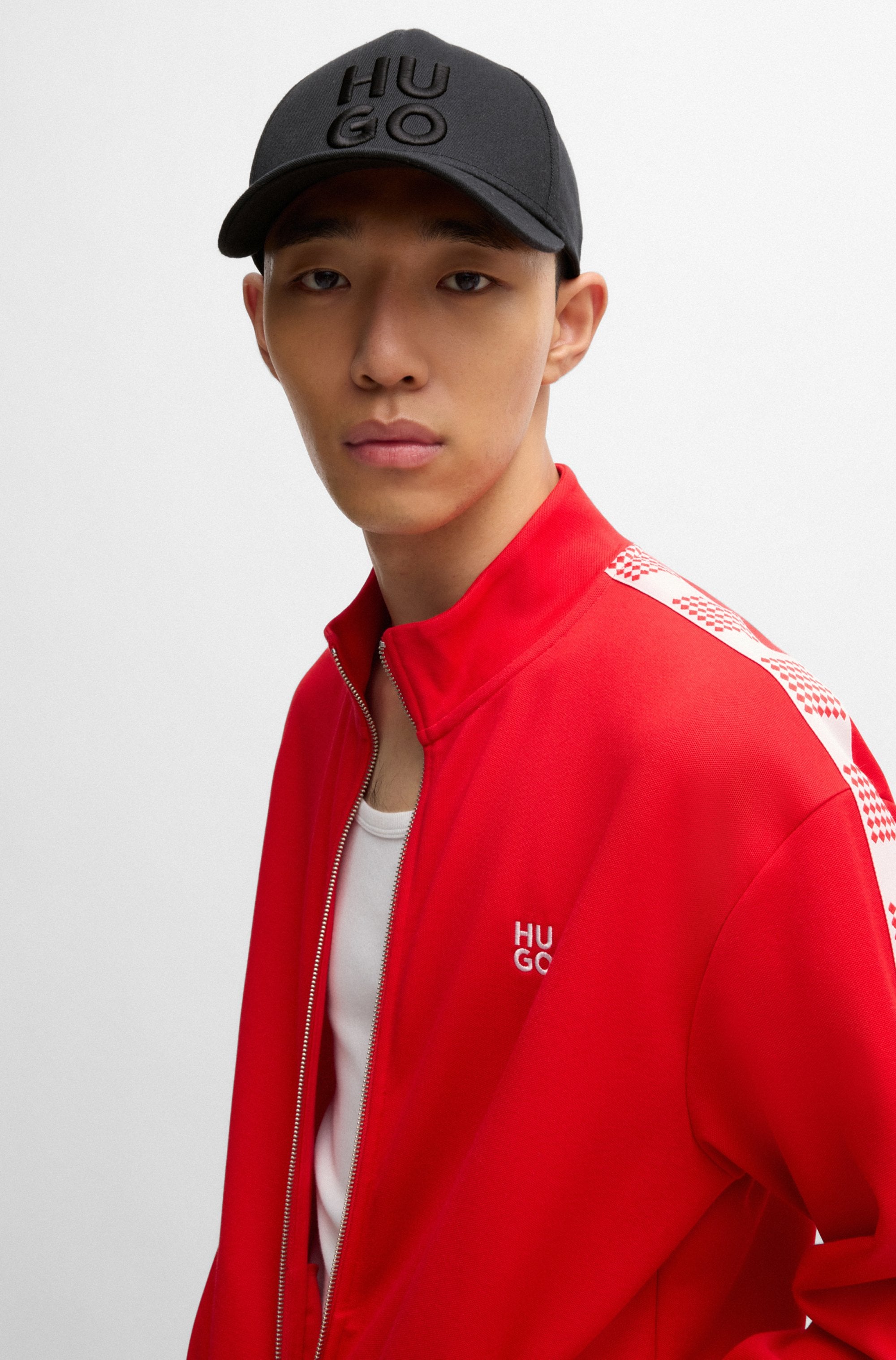 HUGO Fitted Cap »Jude-Stacked« mit 3D Logostickerei, verstellbarer Verschluss, unisex