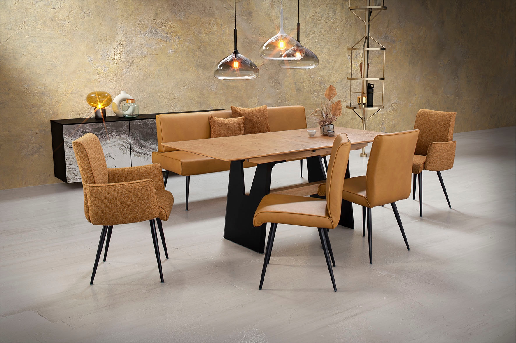 K+W Komfort & Wohnen Table de salle à manger »Giacomo I« Table à manger en chêne noueux naturel, piètement en MDF avec poutres plaquées
