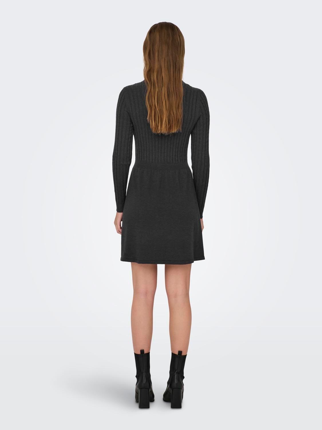 ONLY Robe en tricot »ONLFIA LS CABLE DRESS KNT« mélange viscose, coupe régulière