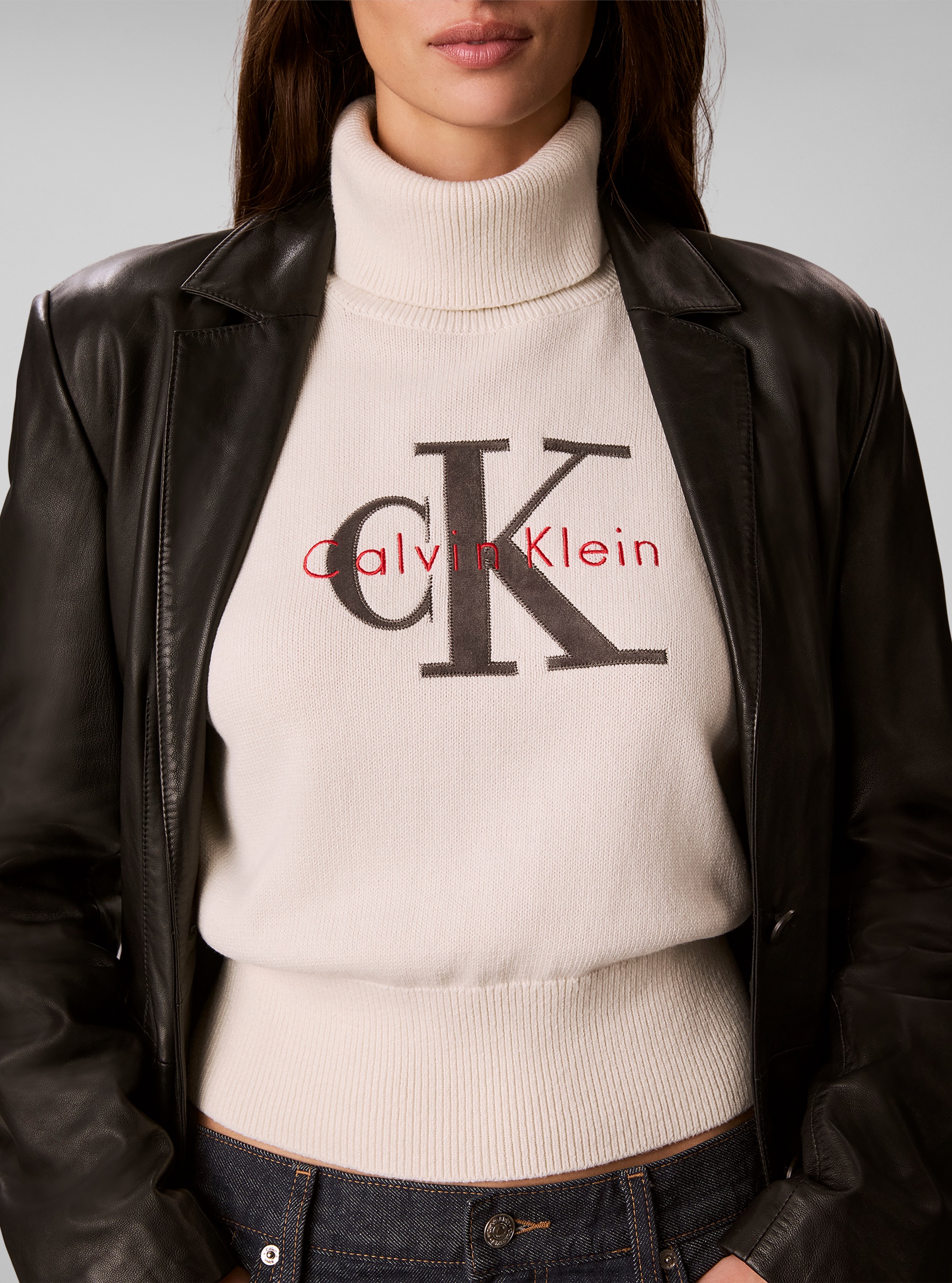 Calvin Klein Jeans Rollkragenpullover Rollkragen, breites Bündchen, Regular Fit, Applikation & Stickerei