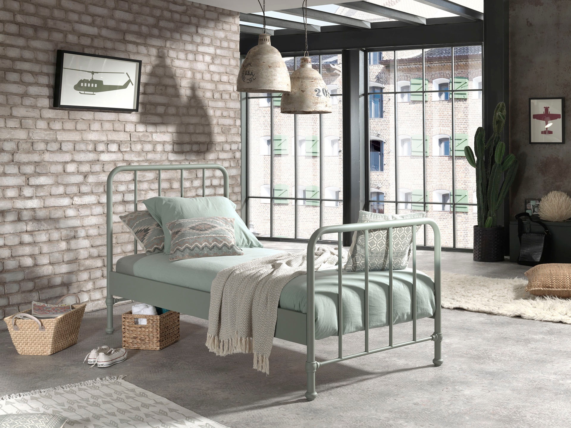 Vipack Lit pour adolescents »Bronxx, Einzelbett 90/200, sehr stabil, romantische Optik« L/H/P env. 96,5x110x206 cm, avec sommier à lattes, dégagement au sol,  surface thermolaquée, plusieurs couleurs au choix