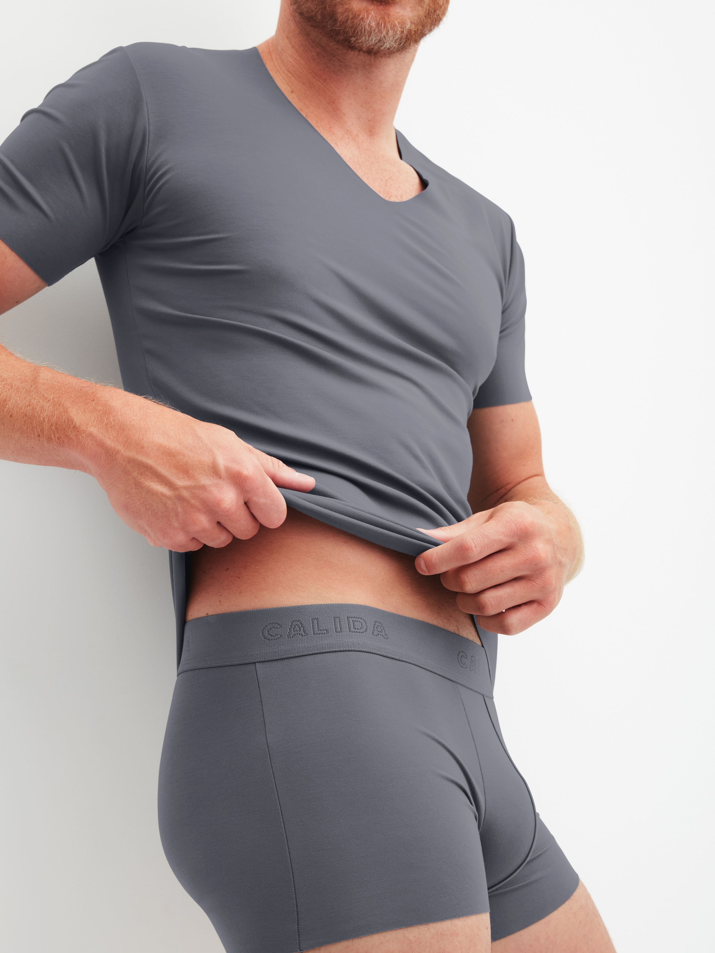 CALIDA T-shirt en V »Clean Line« V-Neck, elastisch, Interlock-Qualität, Kurzarm, schnelltrocknend