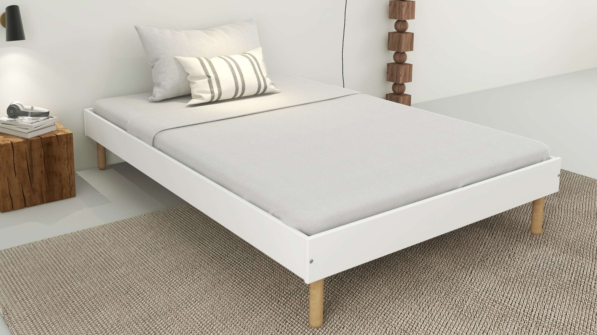 GOODproduct Bett »Dagmar, Bettgestell, Futonbett, Füsse aus Massivholz« 140cm Liegefläche,  mit festen Latten aus massiver Kiefer, belastbar mit 200KG