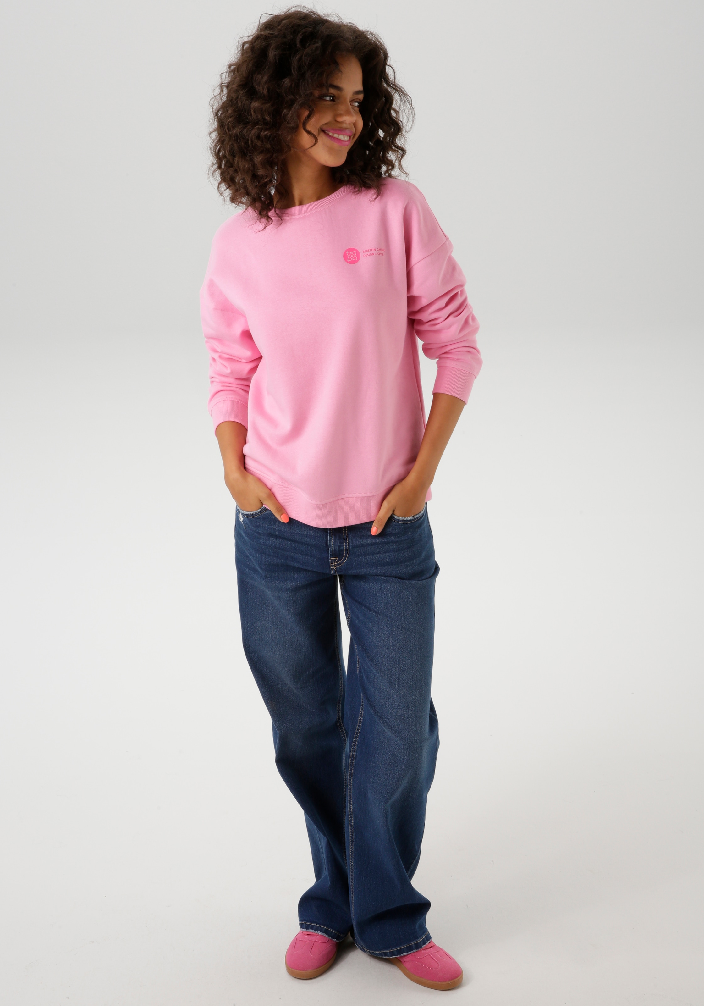Aniston CASUAL Sweatshirt , hinten mit Applikationen, Stickerei und Schriftzügen
