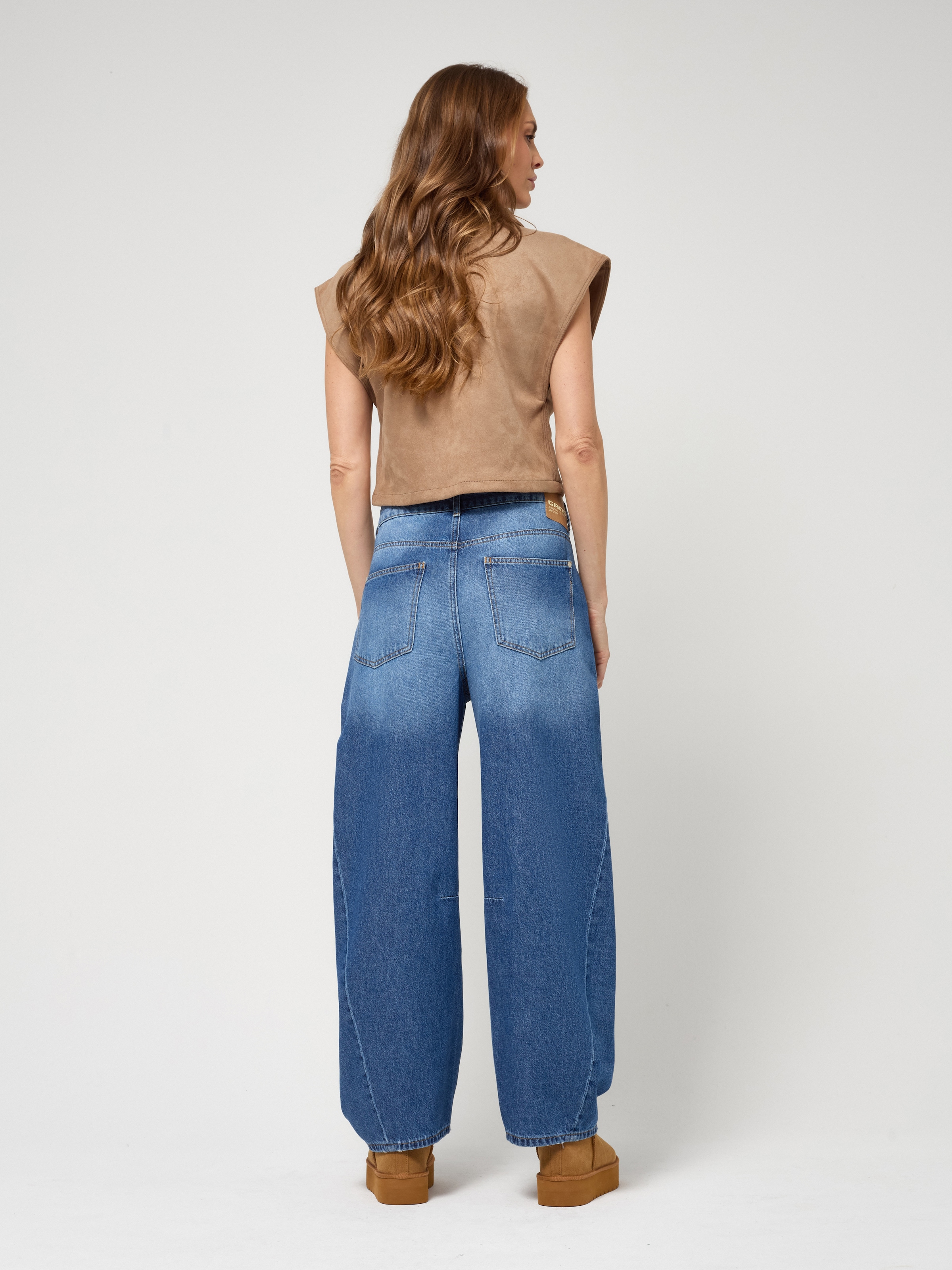 GANG Jeans loose fit »94SARINA SEAM« avec couture de séparation devant et ceinture en denim à bouton