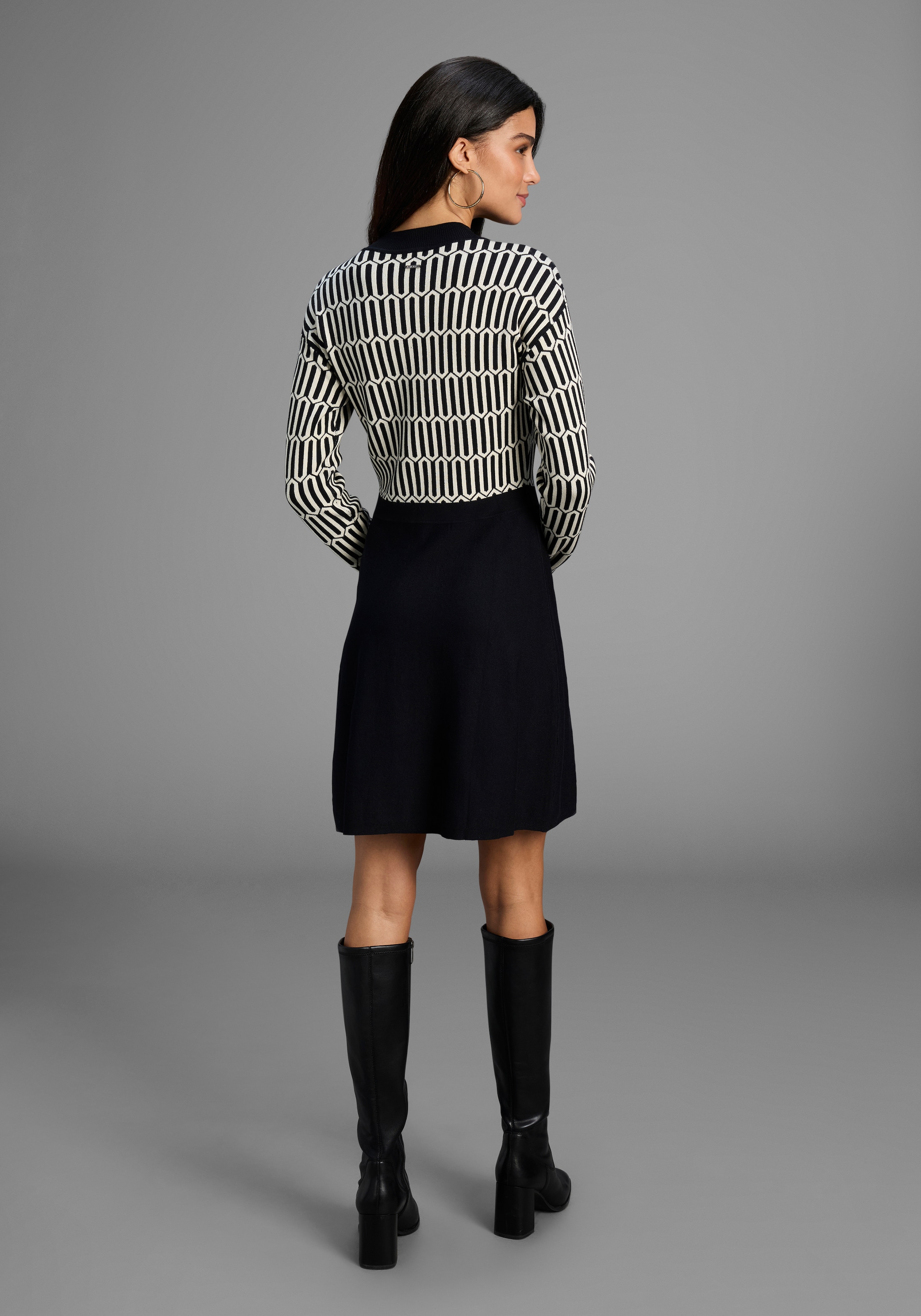 Laura Scott Robe en tricot mit grafischem Strickmuster - NEUE KOLLEKTION