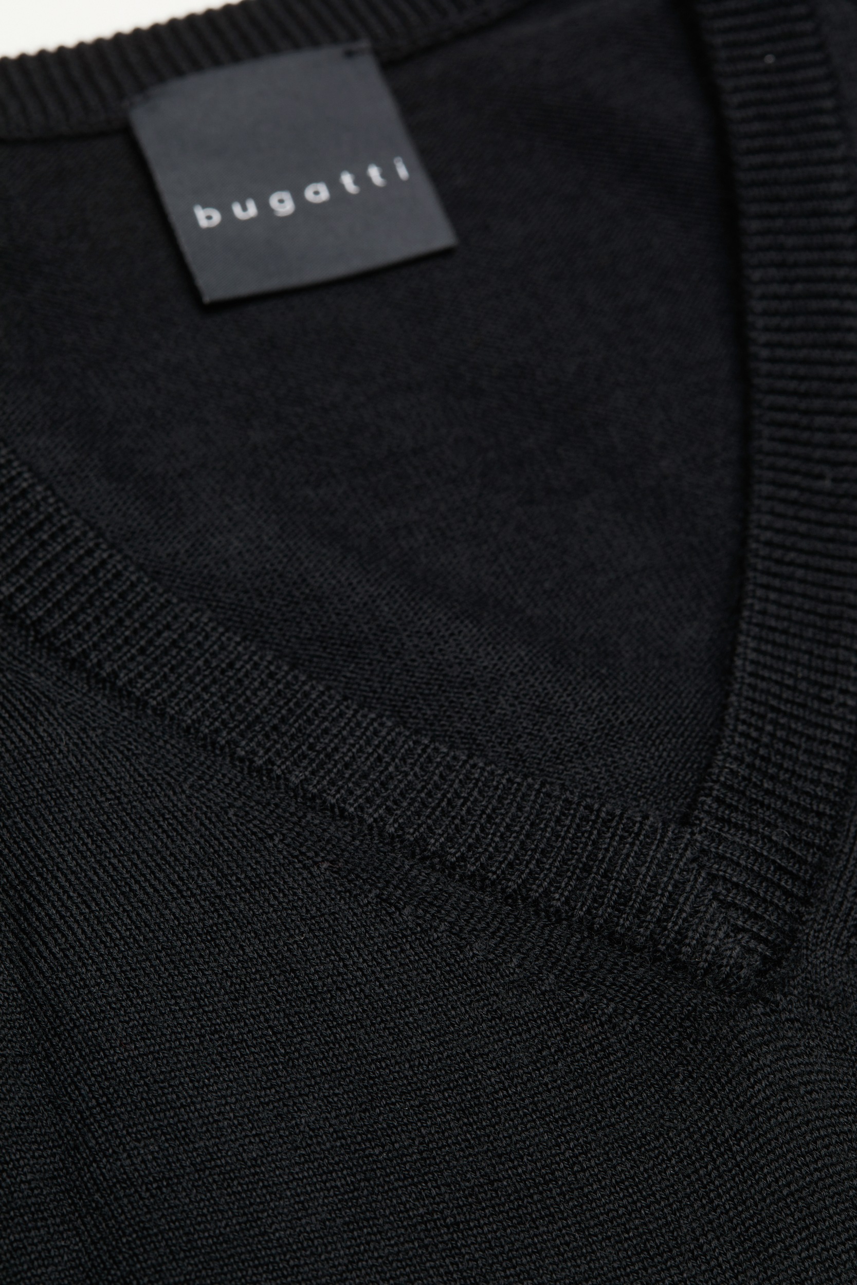 bugatti Rundhalspullover aus feiner Merinowolle