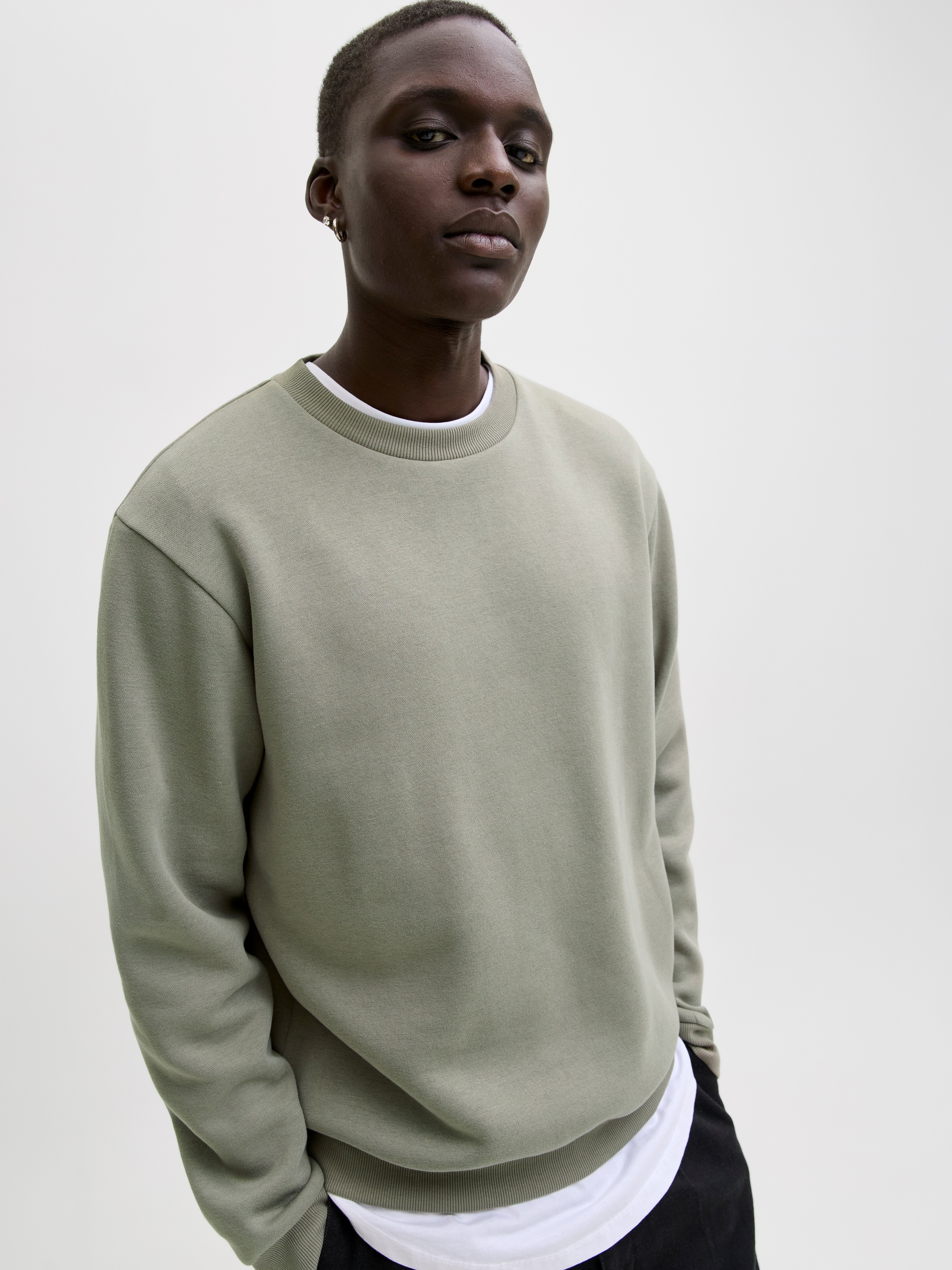 Jack & Jones Sweat-shirt »JJEBRADLEY  mit Rippbündchen für Alltag und Freizeit«, Materialmix, relaxed fit
