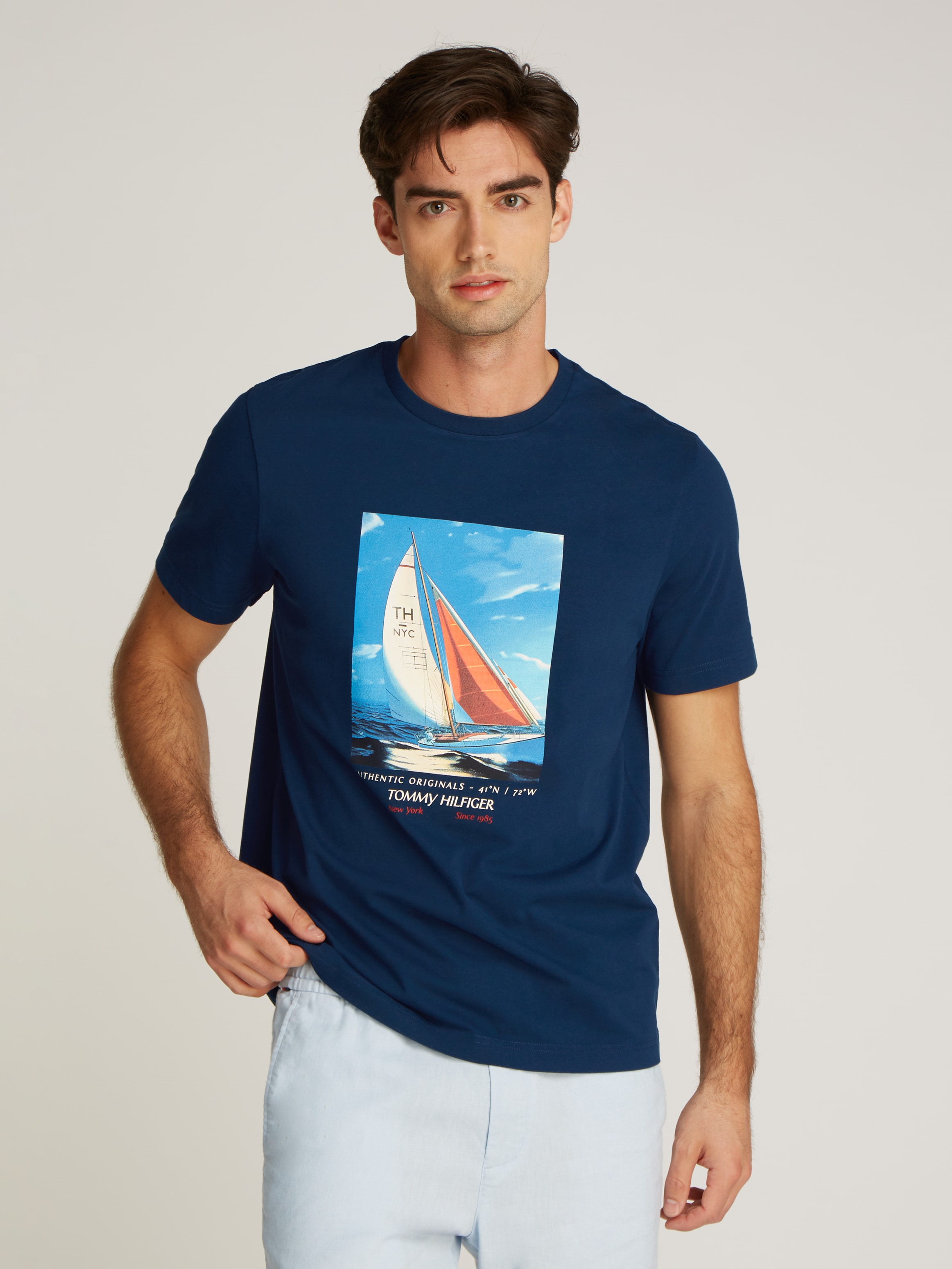 Tommy Hilfiger T-Shirt »HILFIGER COLOR PHOTO PRINT TEE« mit modischem Print