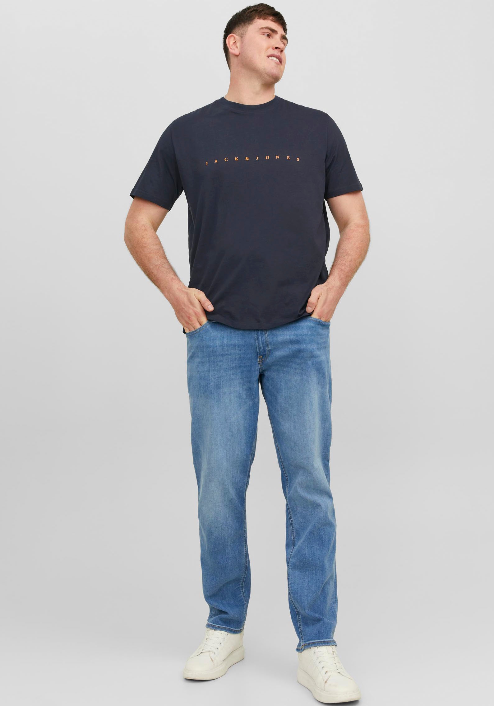 Jack & Jones PlusSize Shirt à col rond »JJESTAR JJ TEE SS NOOS PLS« mit Logo Schriftzug