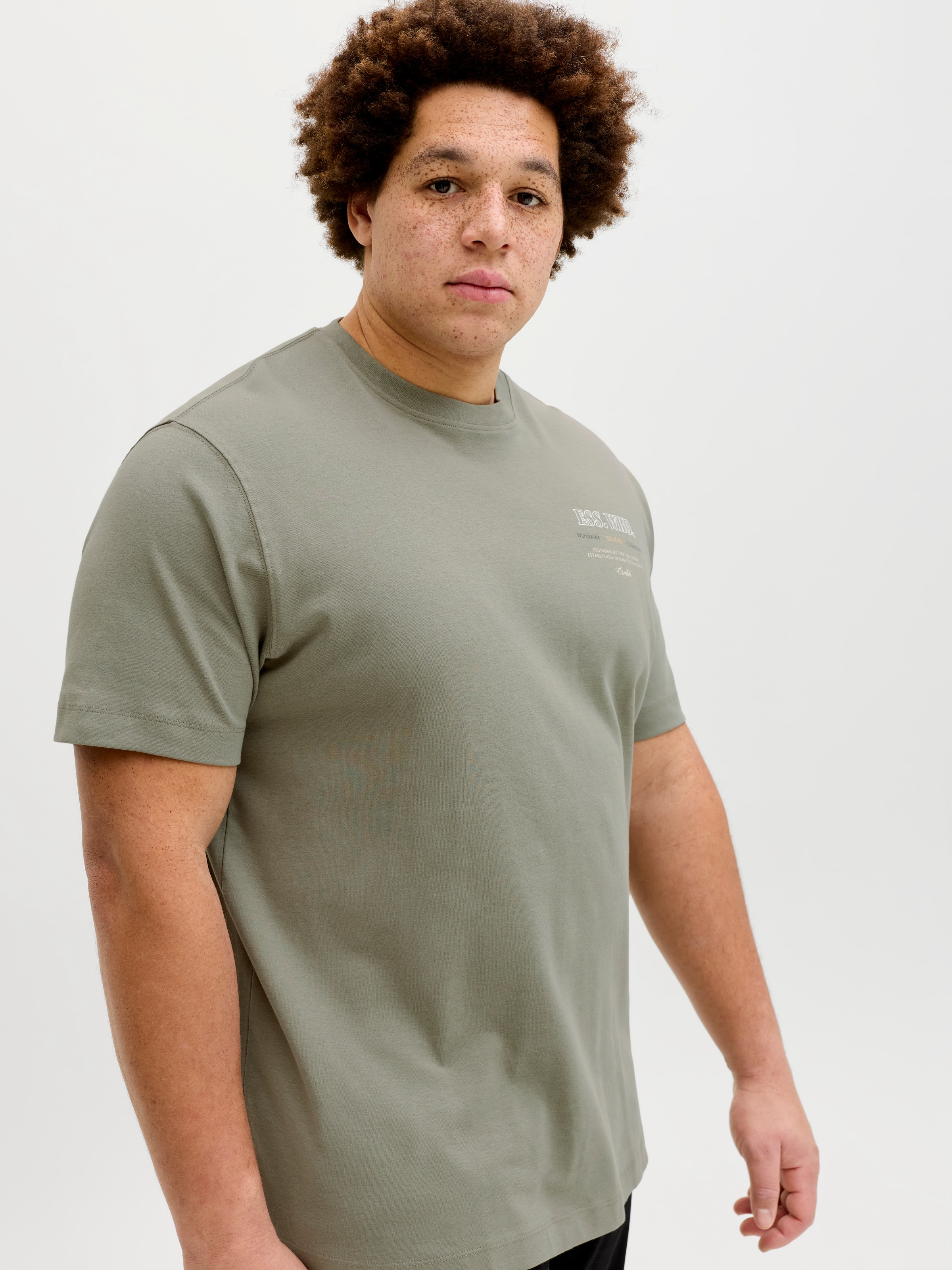 Jack & Jones PlusSize T-Shirt »JJEURBAN EDGE STUDIO TEE SS SN PLS« mit Logobranding