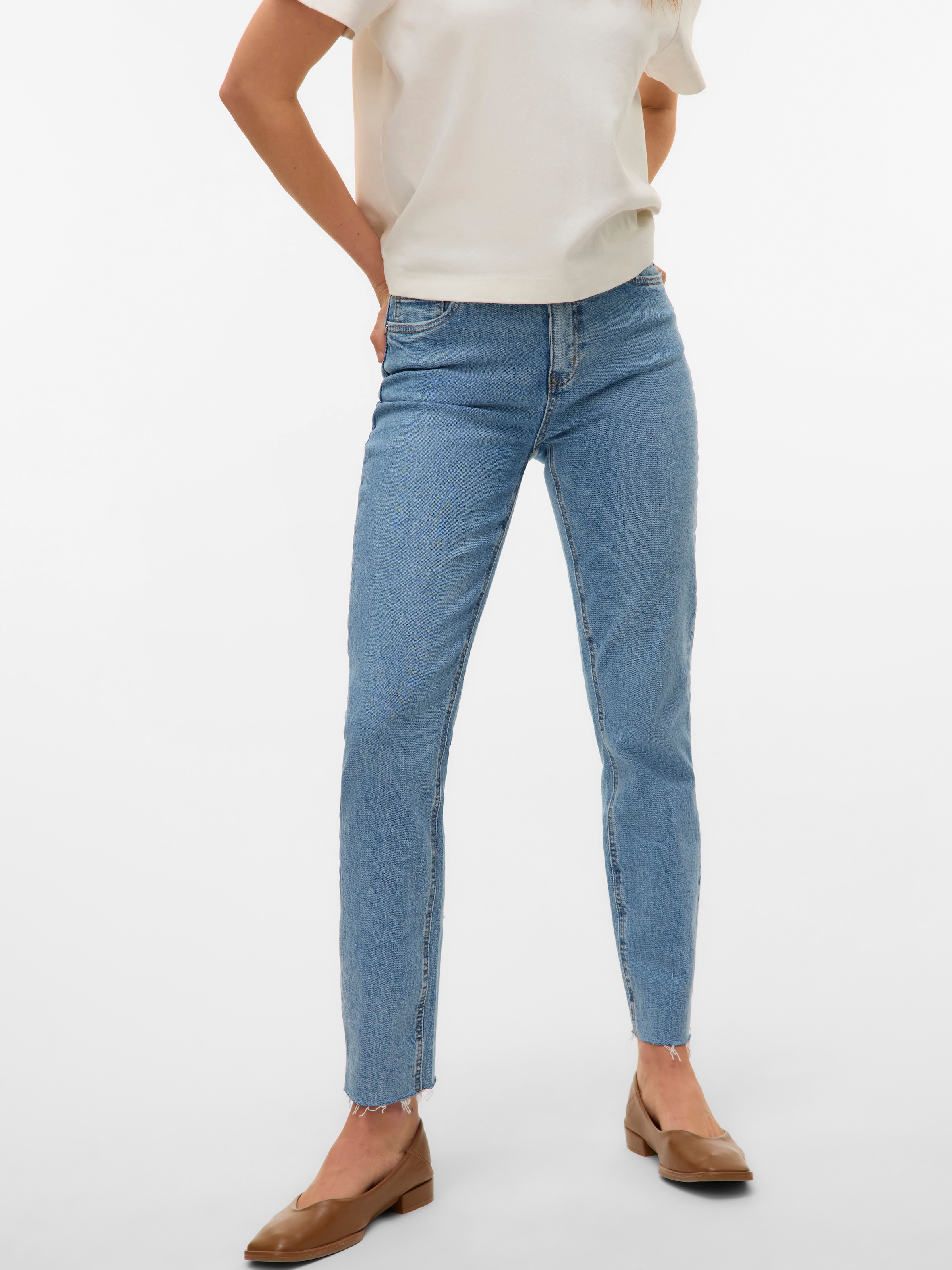 Vero Moda Jeans droit »VMBRENDA« mit leicht ausgefranstem Saum, stonewashed für einen Used-Look