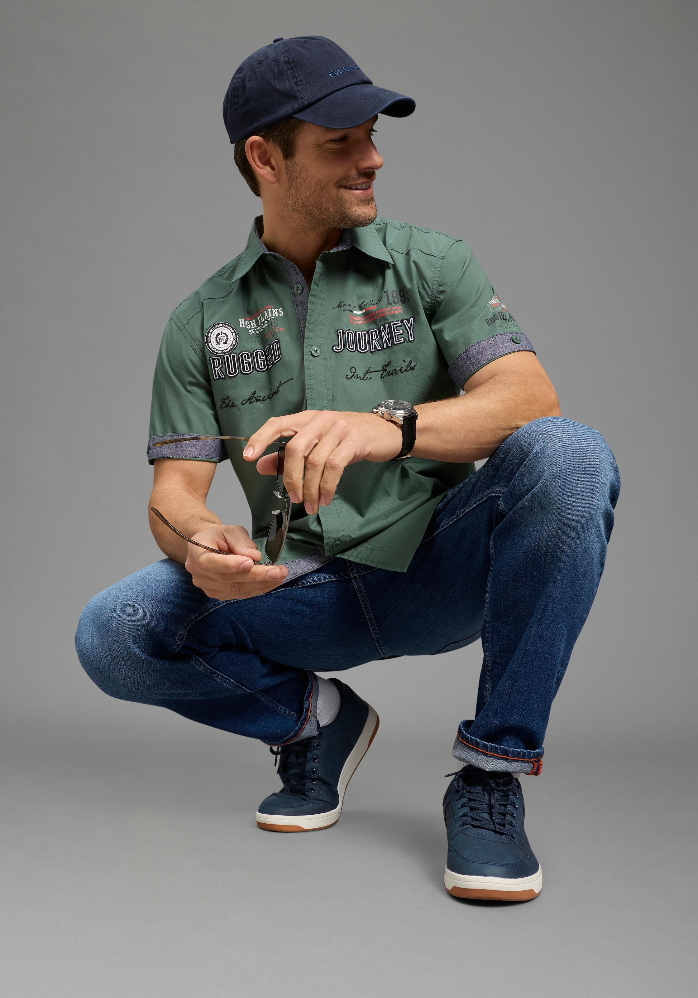 Man's World Chemise à manches courtes avec imprimé et écussons