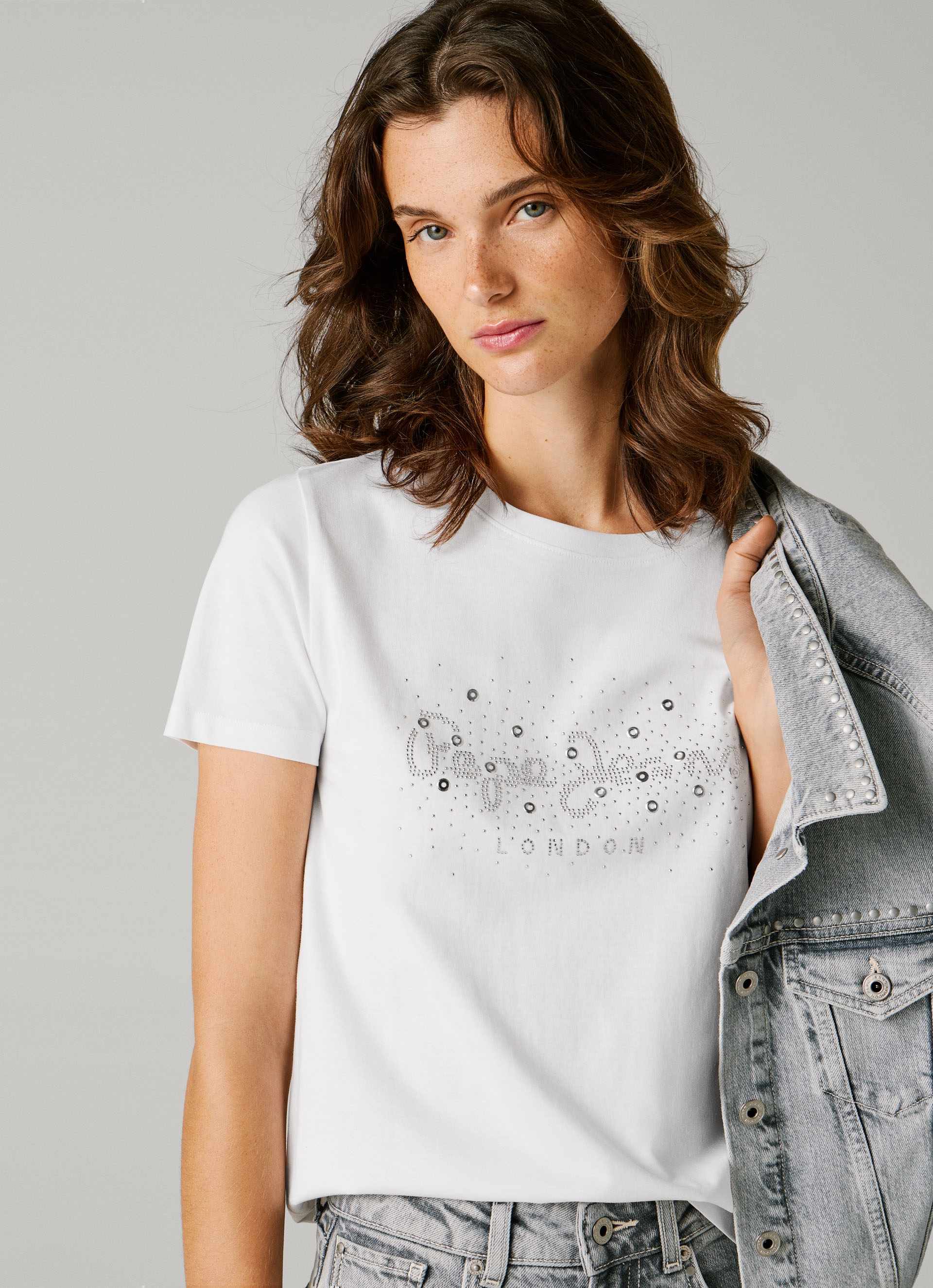 Pepe Jeans T-Shirt »BRADY« mit Rundhals, Nietenapplikation