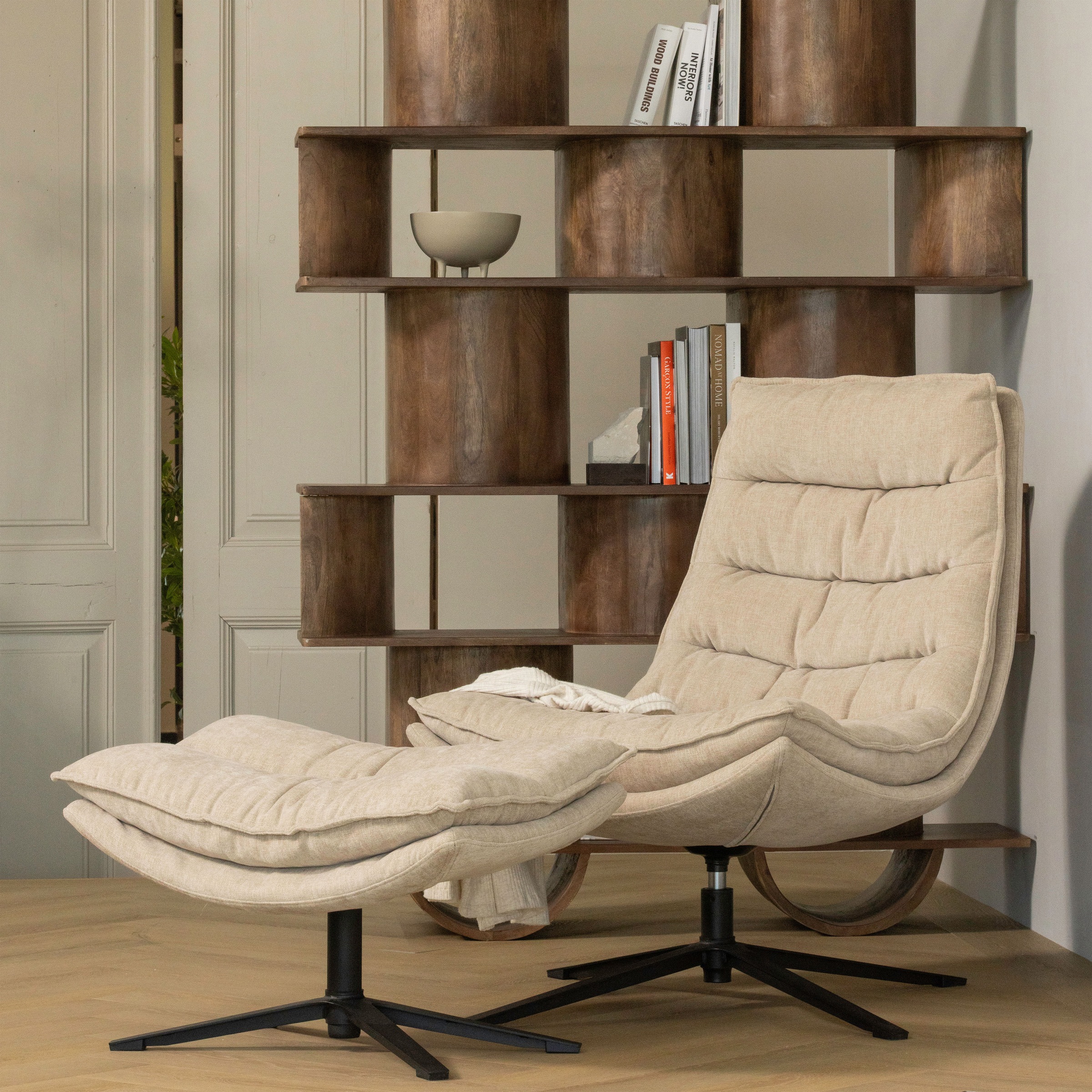 WOOOD Drehsessel »Kube mit Drehmechanismus inkl. Hocker B 74 x T 89 x H 100 cm« Hohe Verschleissfestigkeit, Newt-Chenillebezug, Tragkraft 120 kg