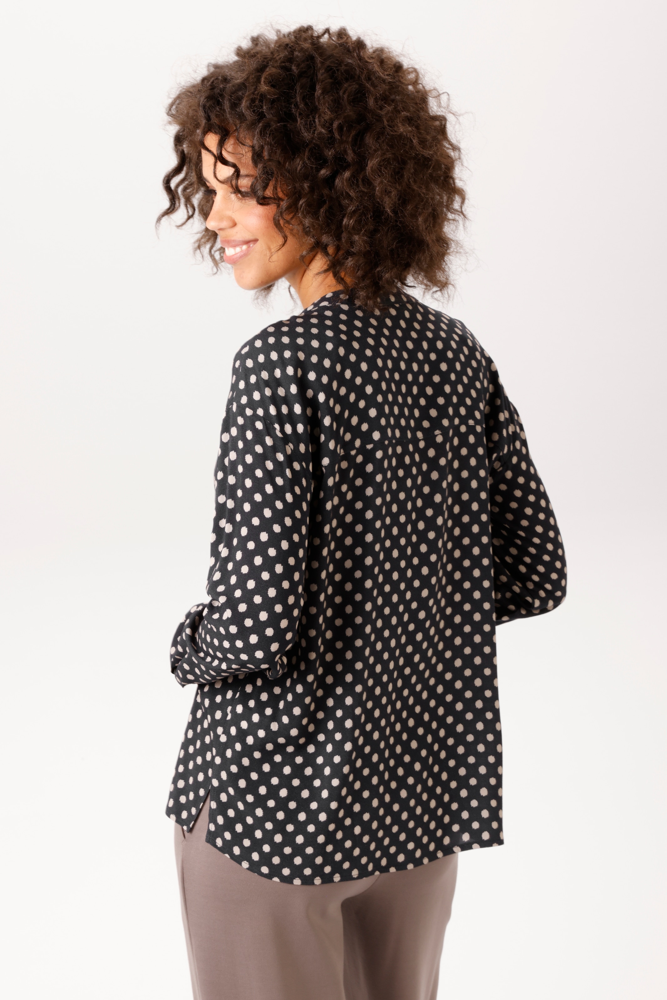 Aniston CASUAL Hemdbluse mit fantasievollen Tupfen bedruckt - NEUE KOLLEKTION