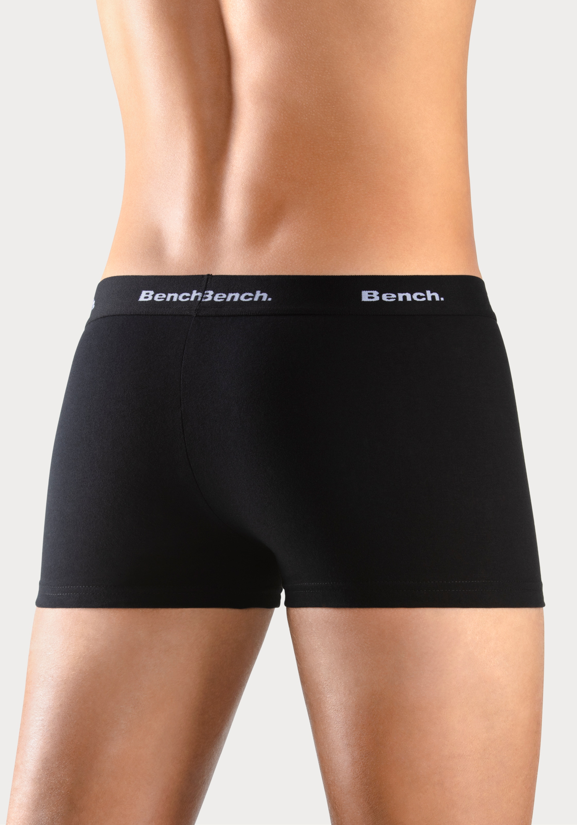 Bench. Hipster Packung, 4 Stk. knapp sitzende Boxershorts aus Baumwollmischung