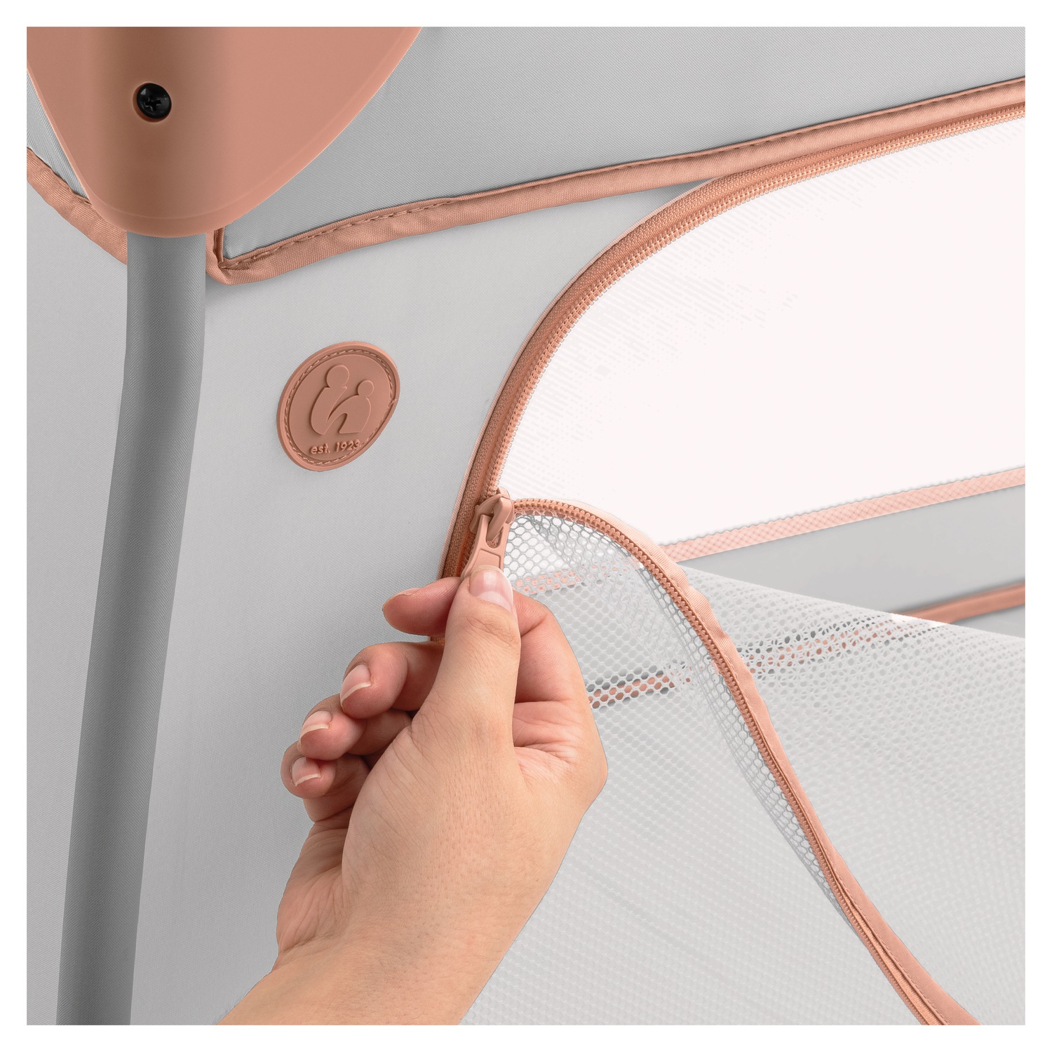 Hauck Baby-Reisebett »Sleep N Play Go Plus, Dusty Cork« mit integrierten Rädern; Vorderausstieg