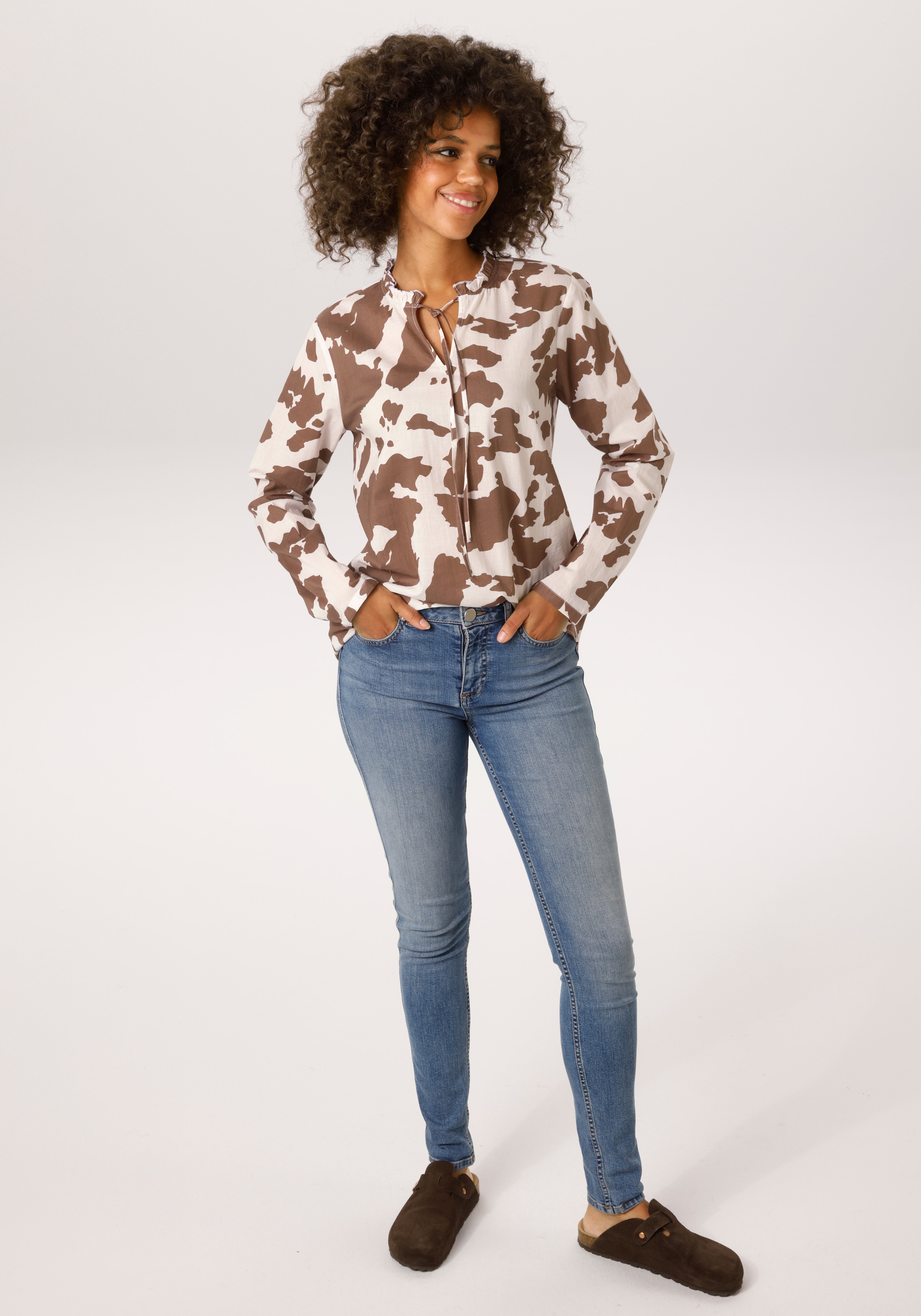 Aniston CASUAL Blouse à enfiler mit topaktuellen Kuh-Flecken - jedes Teil ein Unikat- NEUE KOLLEKTION