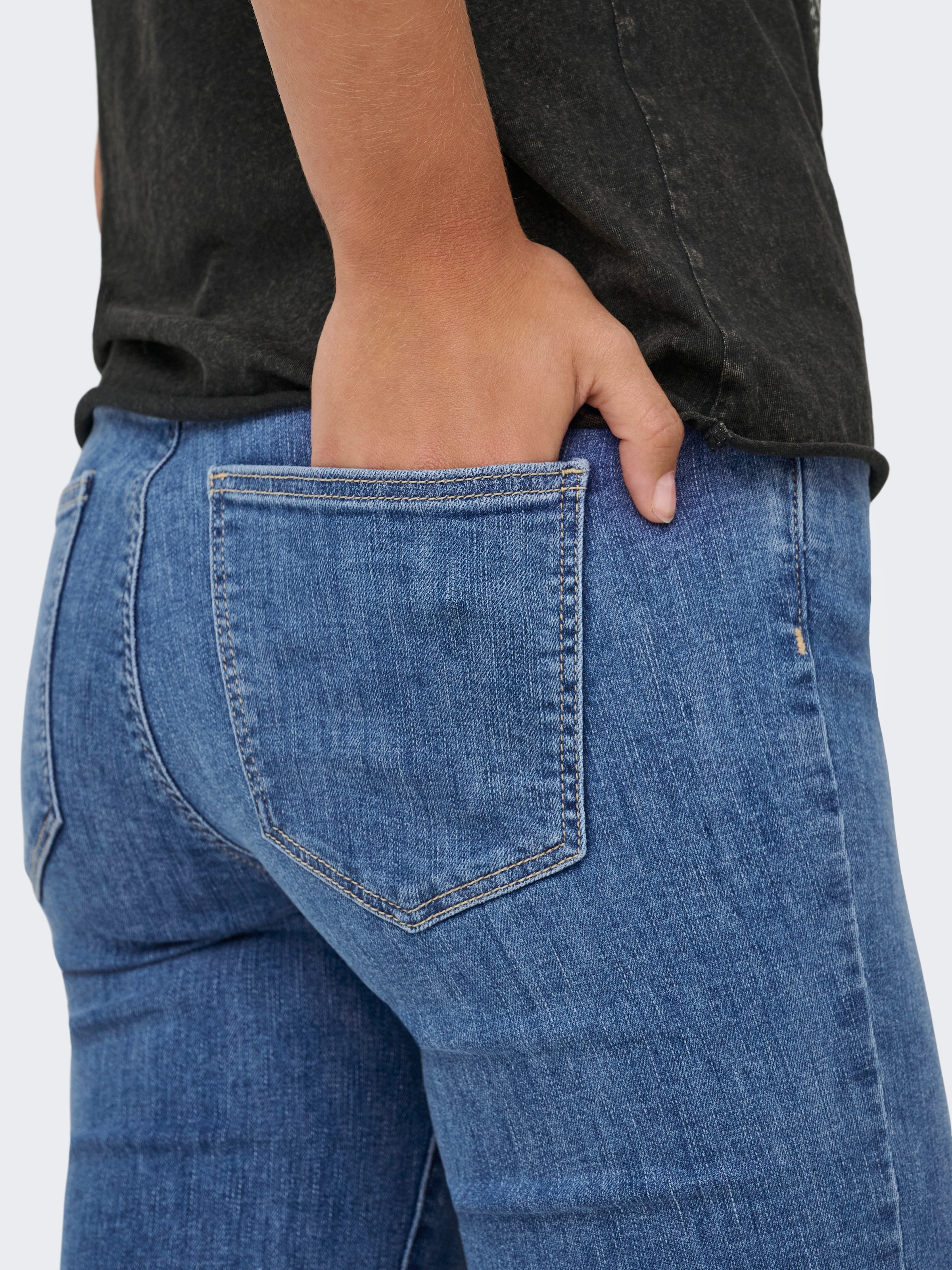 ONLY Bootcut-Jeans »ONLANNIE MID FLARED BOX DNM« mit dunkler Waschung