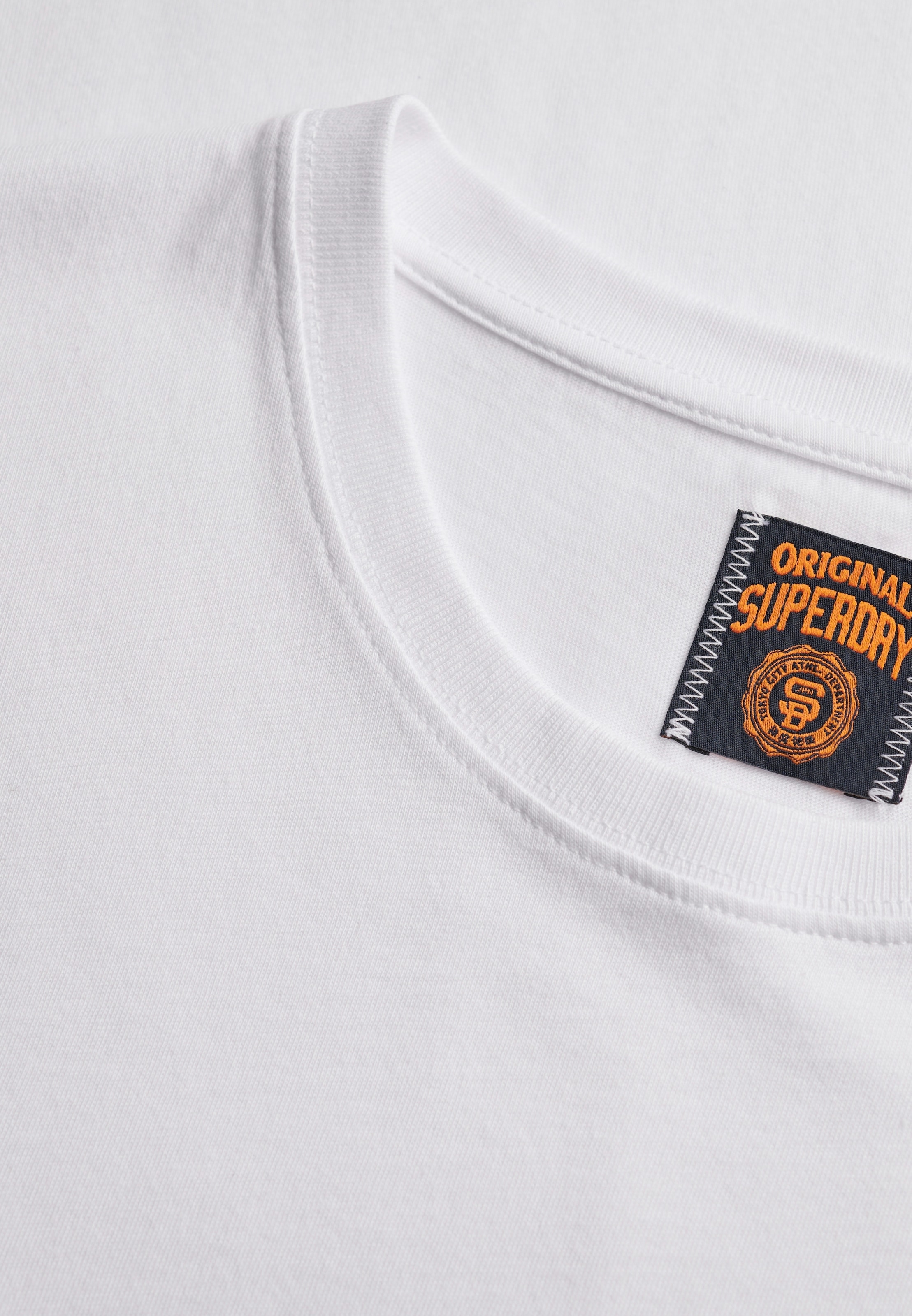 Superdry Tanktop »ESSENTIAL LOGO TANK UB« mit lockerer Passform, aus Baumwolle und Single Jersey