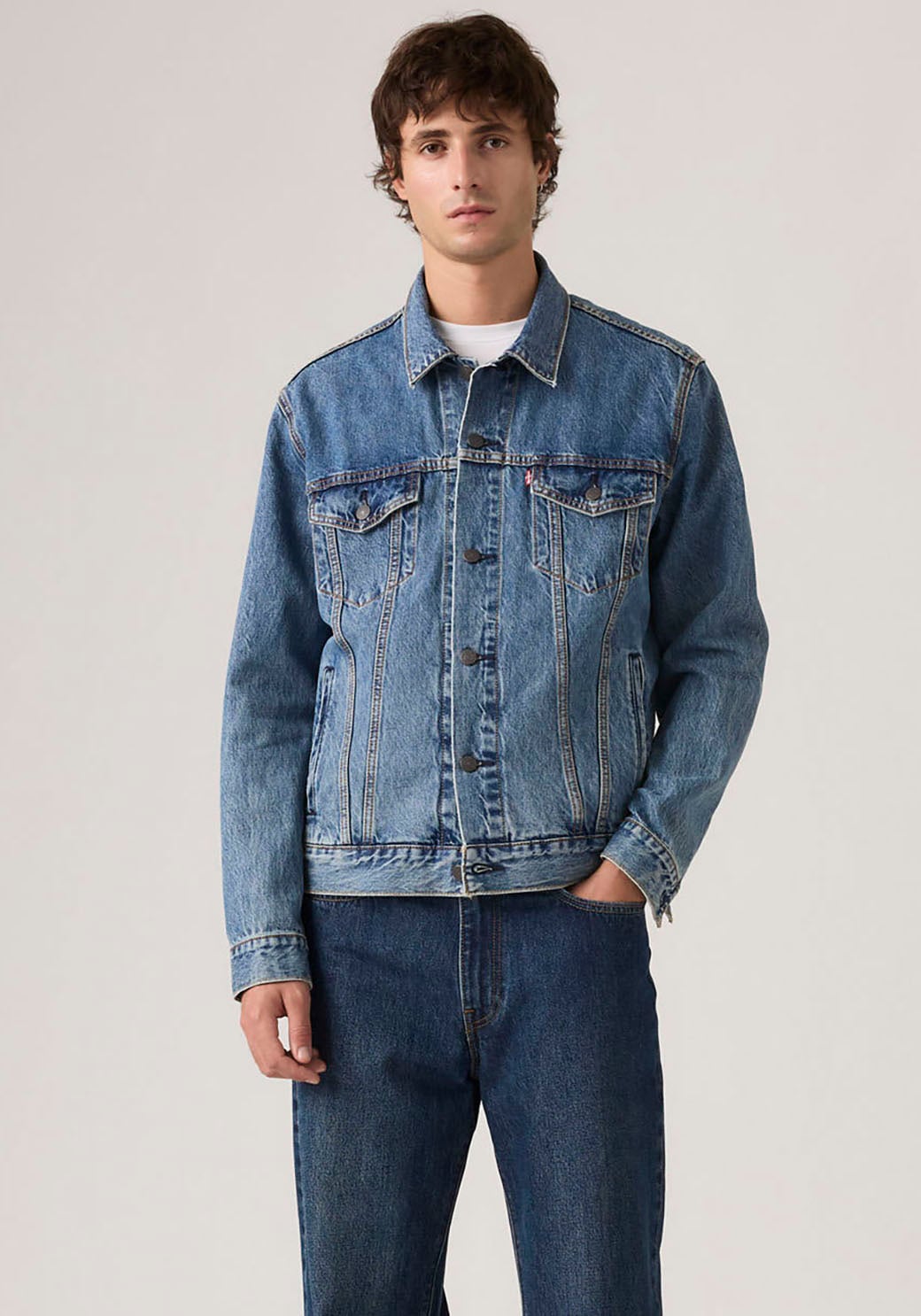Levi's® Veste en jean »VINTAGE FIT TRUCKER JKT« sans capuche avec patte de boutonnage