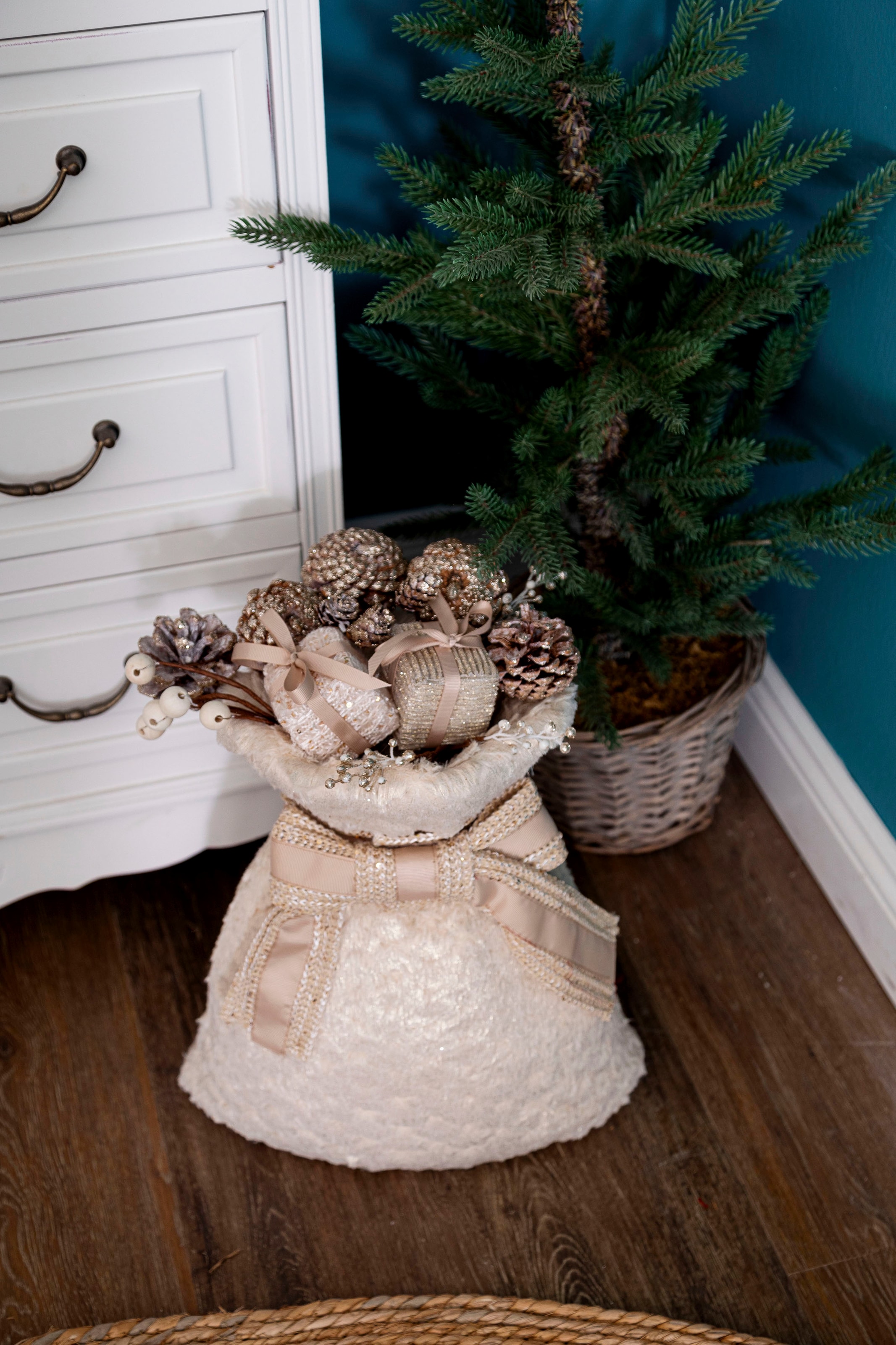 Myflair Möbel & Accessoires Figurine de Noël »Deko-Geschenksack mit Tannenzapfen« Weihnachtsdeko, Höhe ca. 45 cm