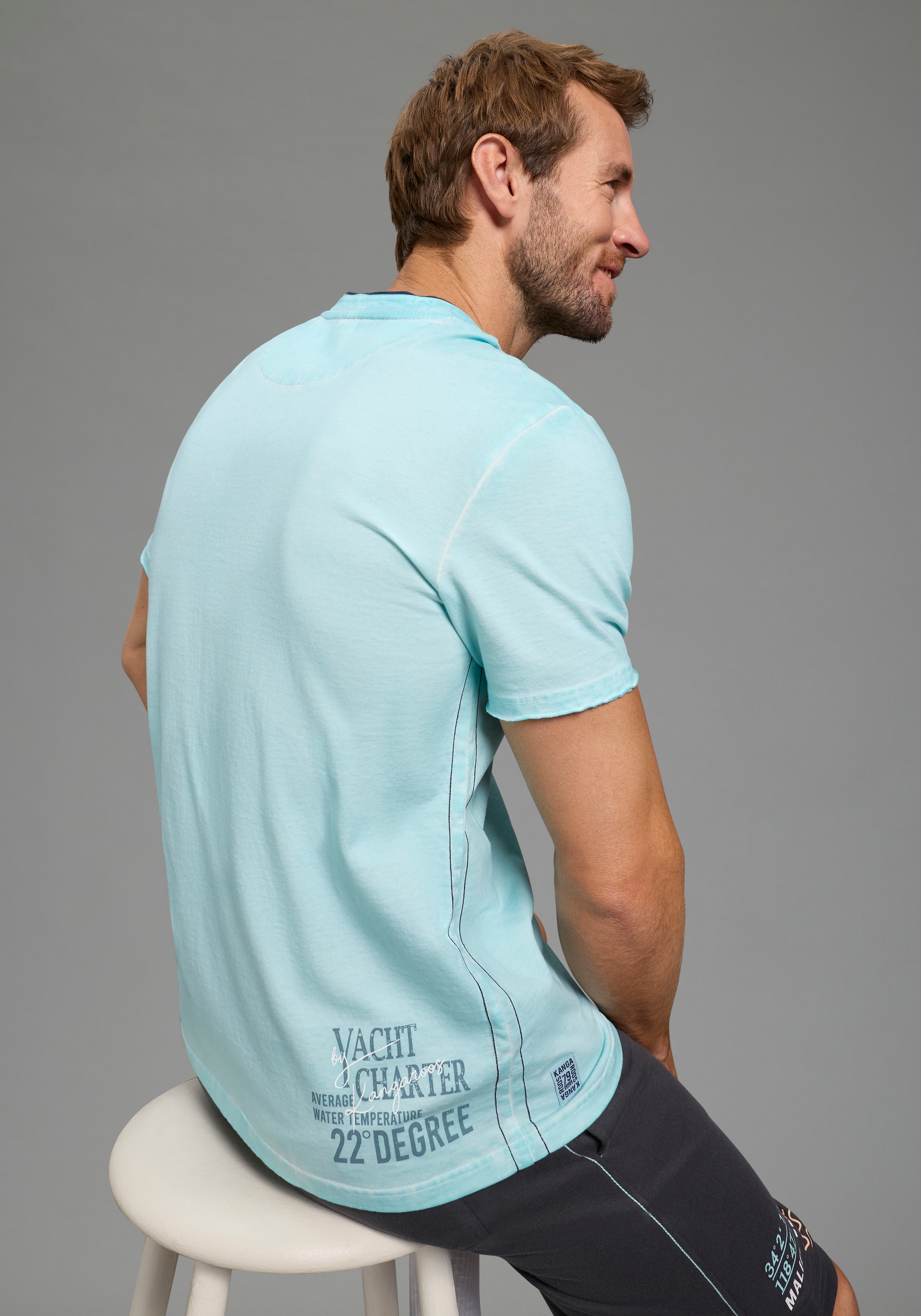 KangaROOS T-shirt Henleys schmaler Schnitt, Halbarm, mit V-Ausschnitt und Knopfleiste