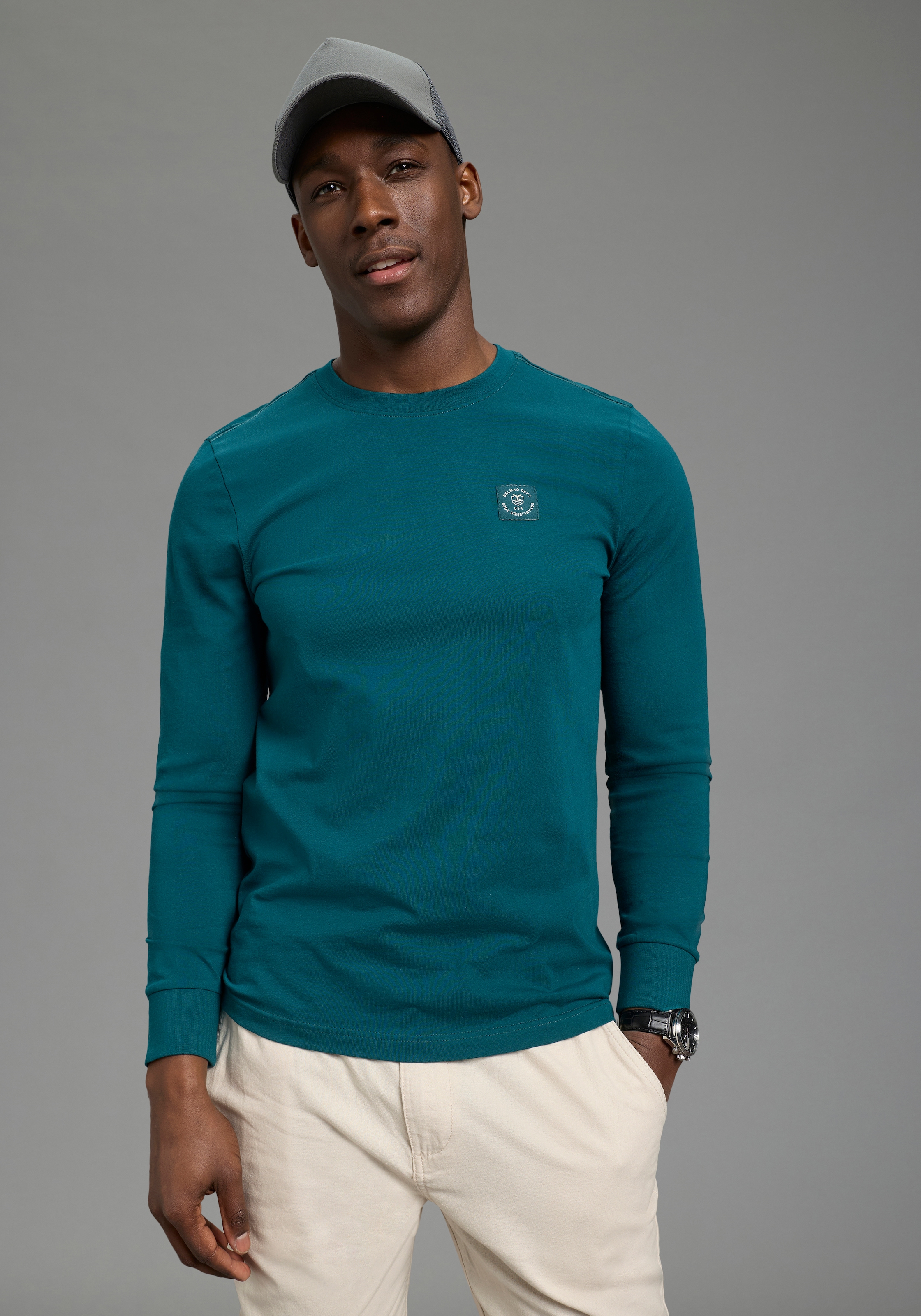 DELMAO Shirt à col rond mit Markenlabel