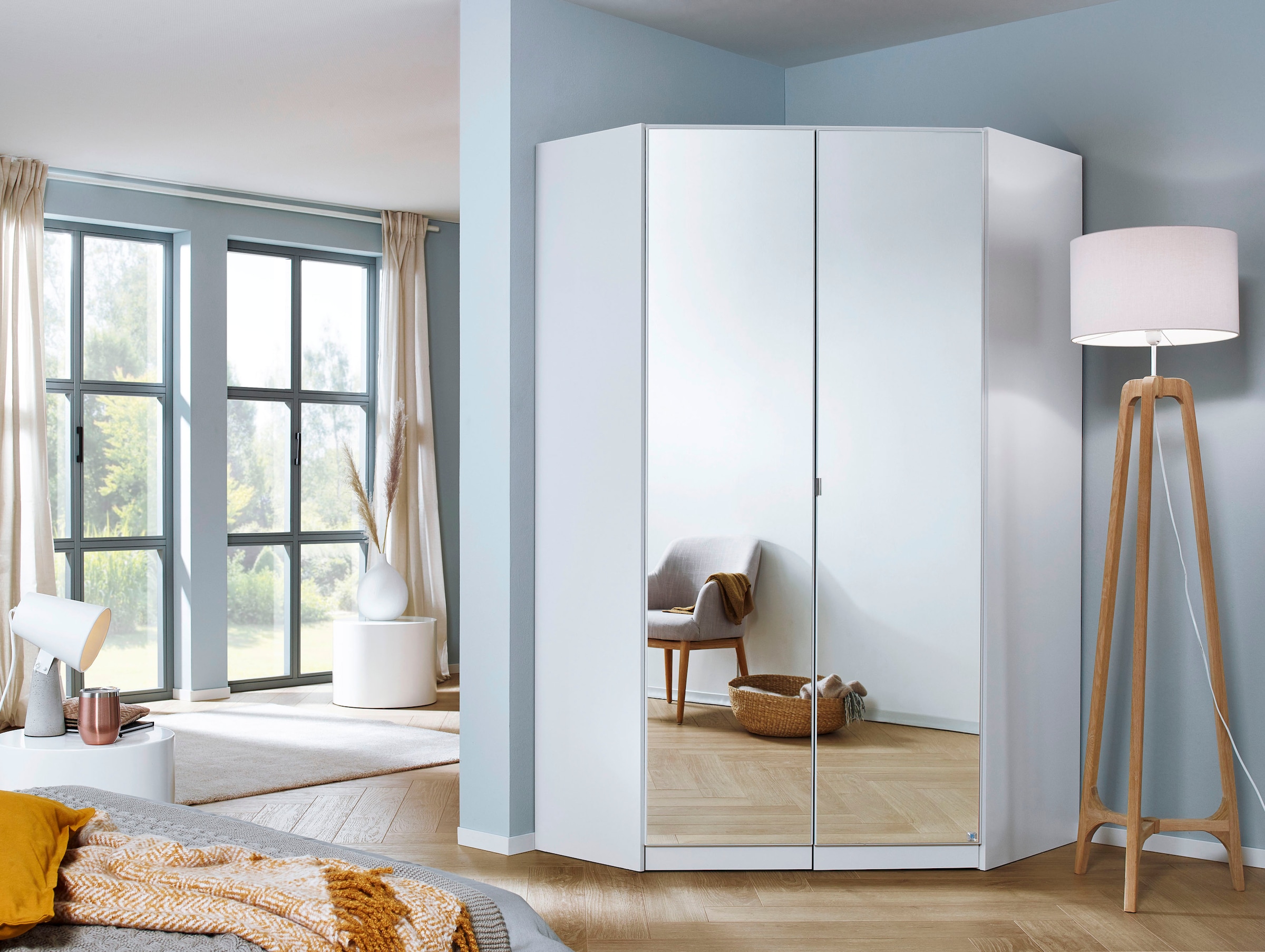 rauch Eckkleiderschrank »Kleiderschrank Schrank Garderobe Garderobenschrank Eckschrank HOMBURG« Schenkelmass: 117x104 cm, Höhe: 197 cm,  voll aufgelegter Spiegel, Vollausstattung viel Platz MADE IN GERMANY