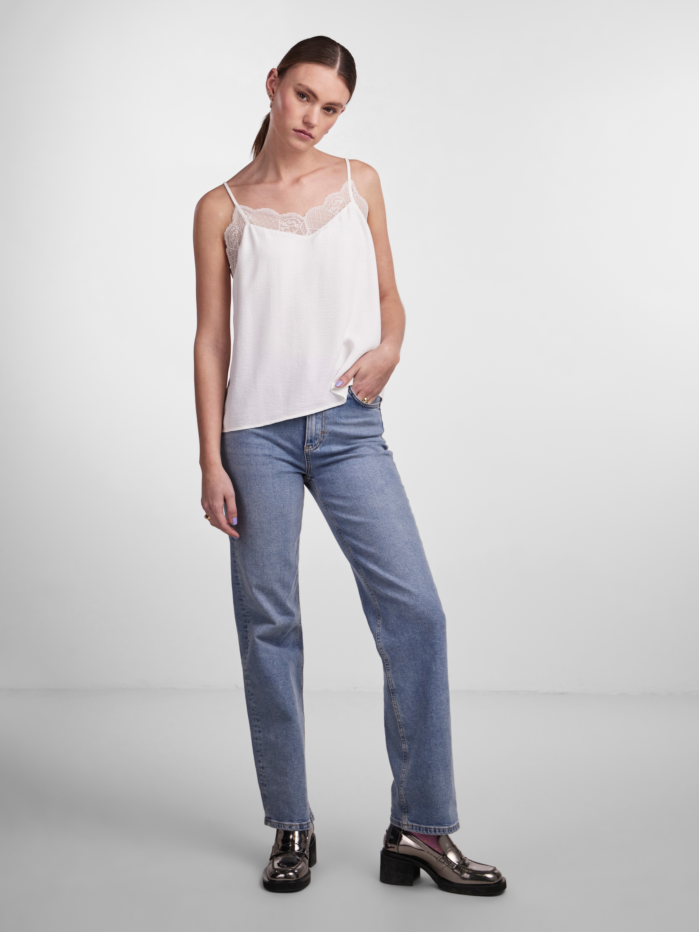 pieces Top à bretelles »PCTIFFANY STRAP LACE TOP WVN NOOS BC« fibre synthétique, coupe régulière