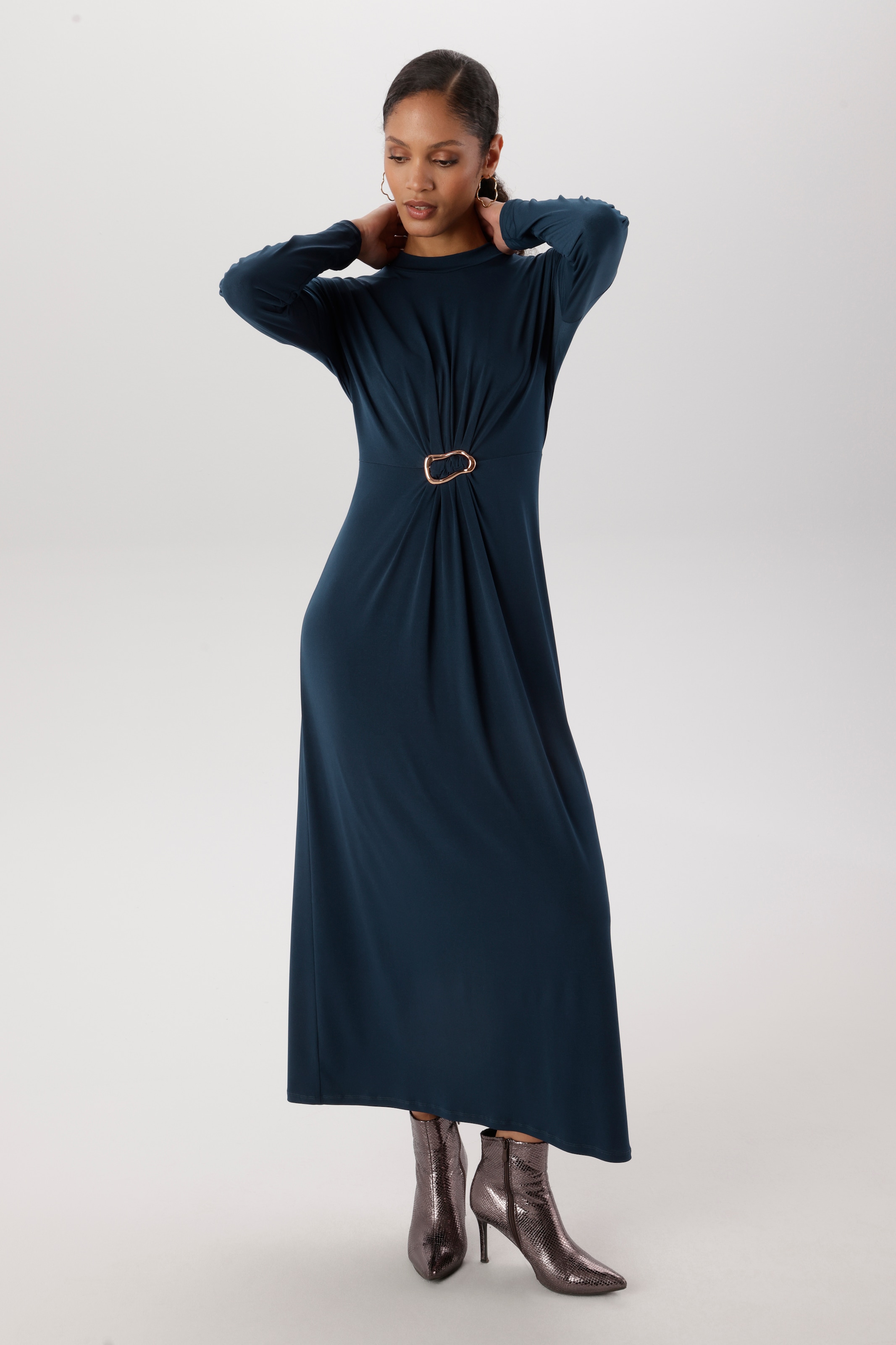 Aniston SELECTED Maxi robe fronces flatteuses avec broche décorative - NOUVELLE COLLECTION