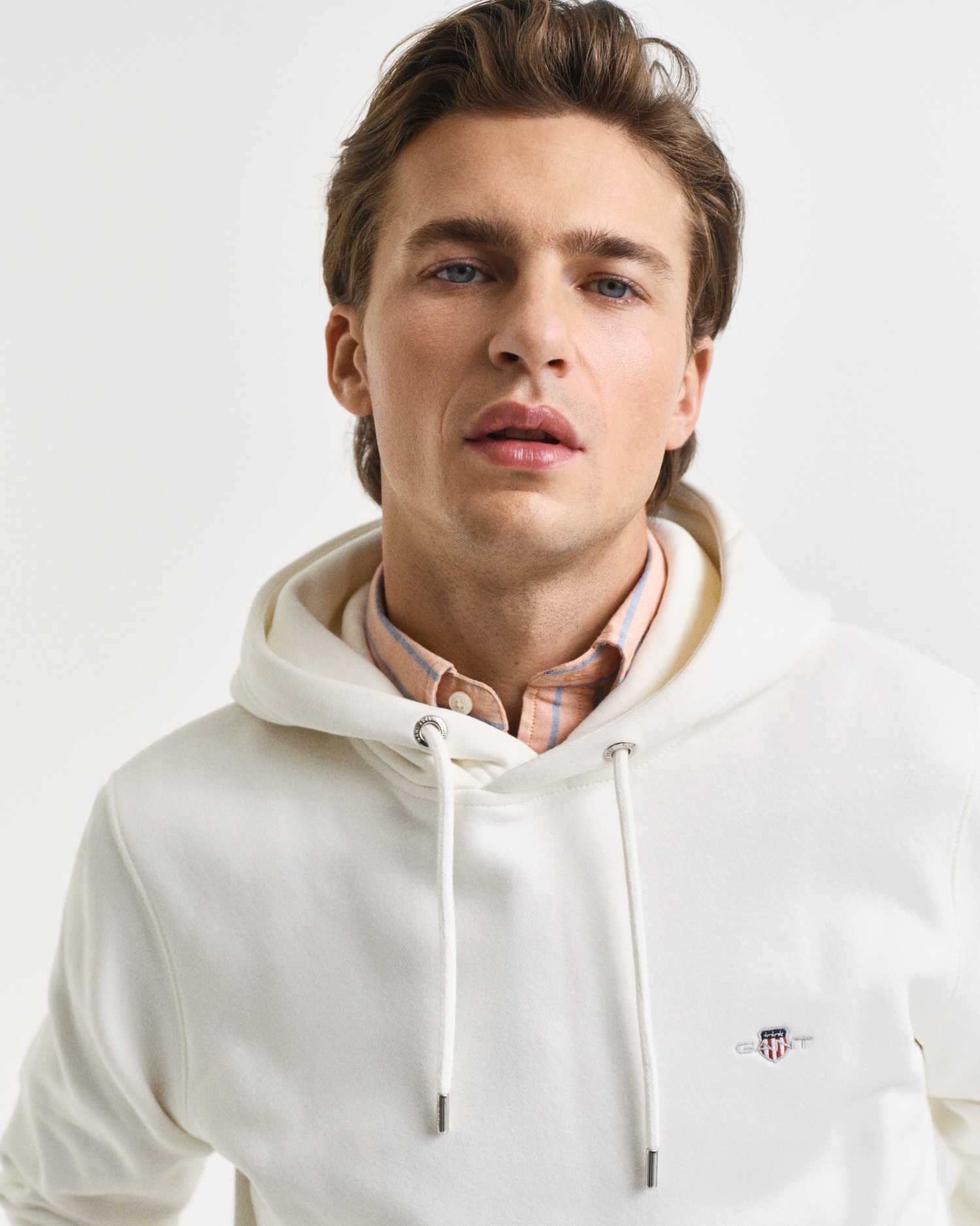 Gant Hoodie »REG SHIELD HOODIE«, avec broderie du logo sur la poitrine
