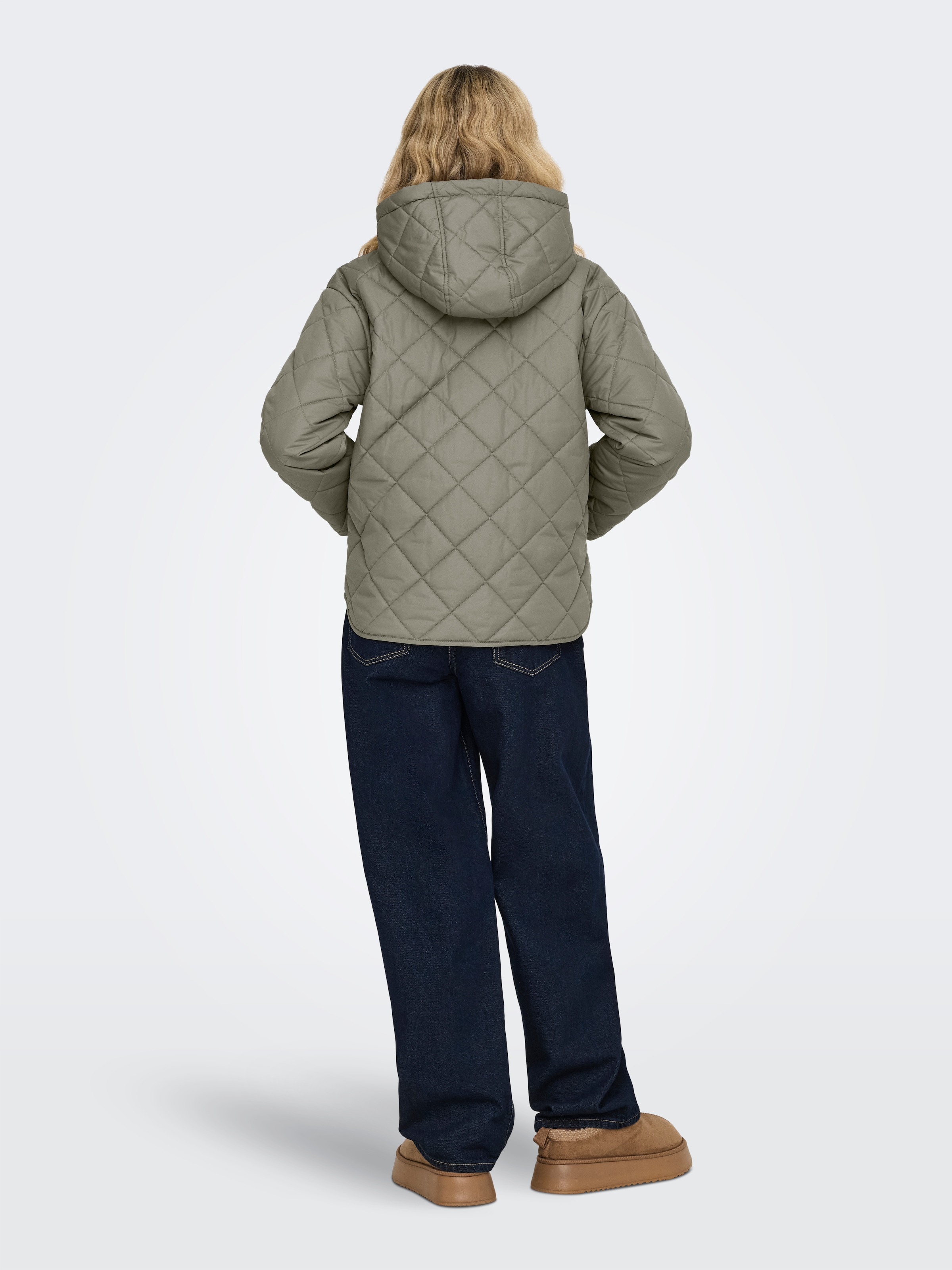 ONLY Veste matelassée »ONLJULIET QUILTED HOOD JACKET NOOS OTW« avec capuche fibre synthétique