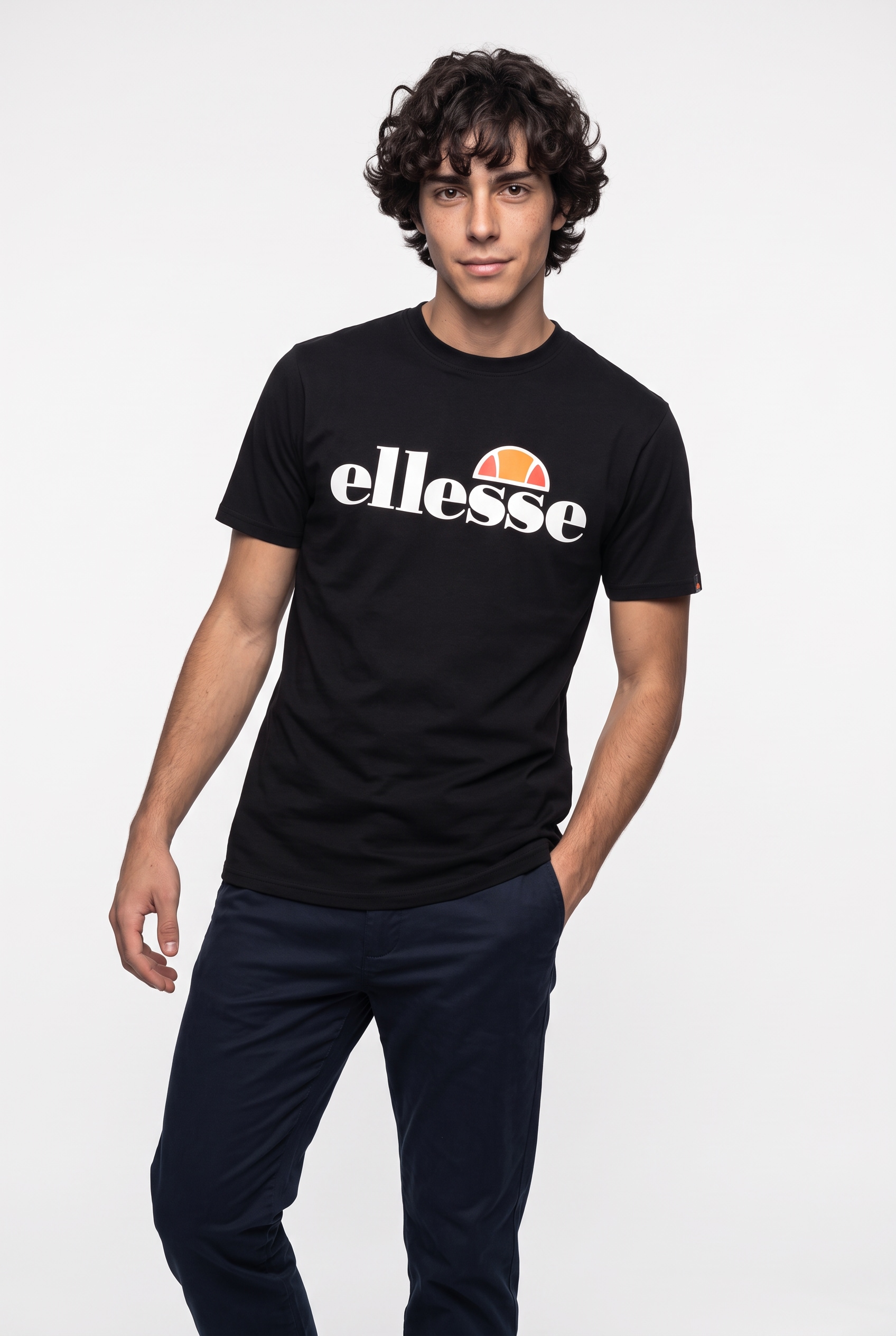 Ellesse T-shirt »SL PRADO TEE« avec impression de logo, manches courtes, coupe basique ajustée, coupe à la hauteur des hanches