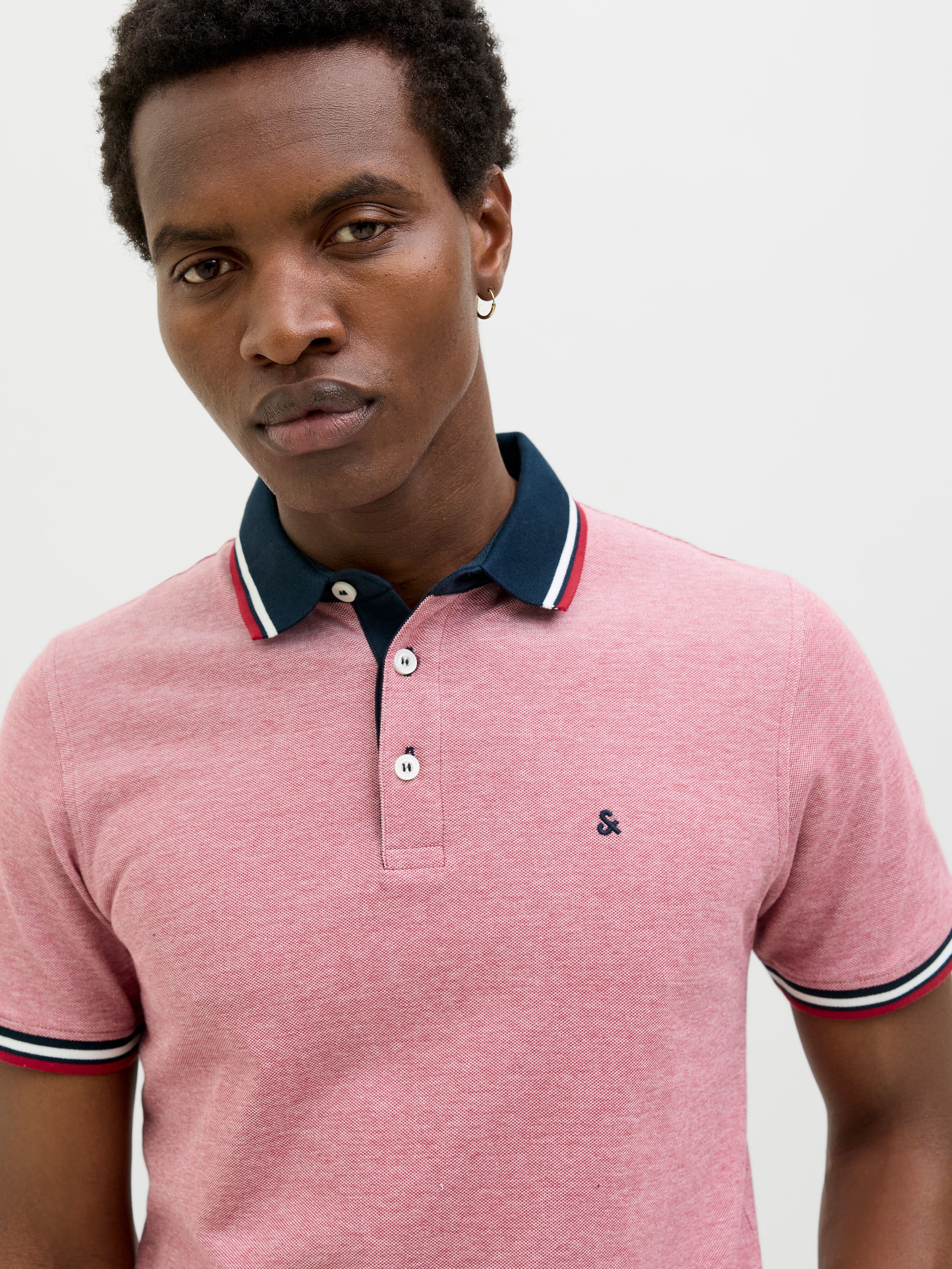 Jack & Jones Polo »JJEPAULOS im Doppelpack mit Logostickerei und Komfort« Paquet, 2er-Pack, 2 cuis unifarben mit Farbeinsatz, modisch, schmal, Baumwolle, Polokragen