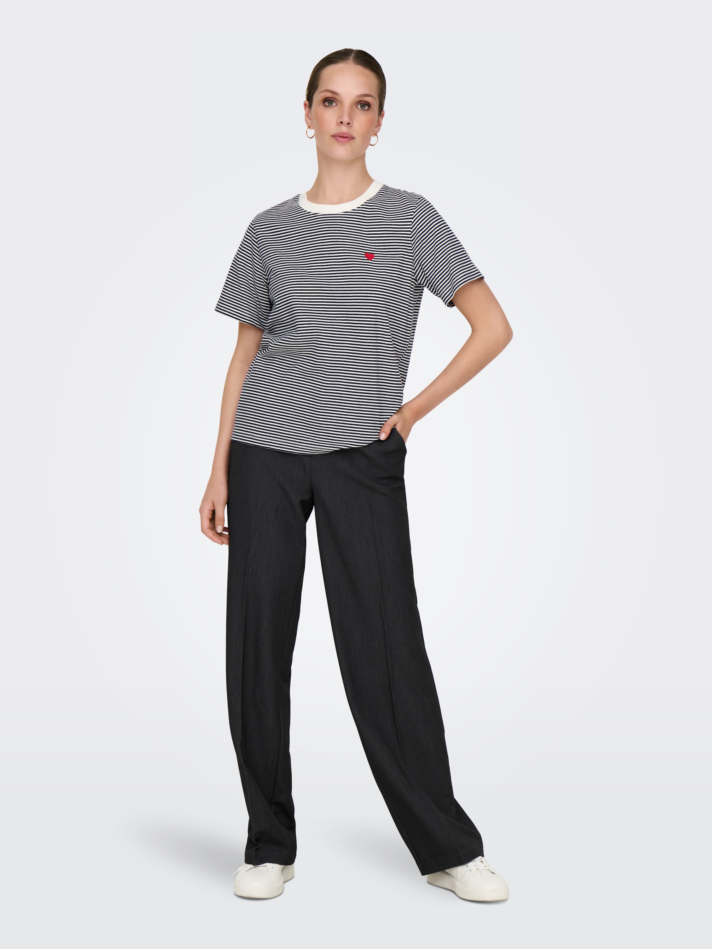 JDY Kurzarmshirt »JDYPISA S/S PRINT TOP JRS NOOS« mit Herz Stickerei