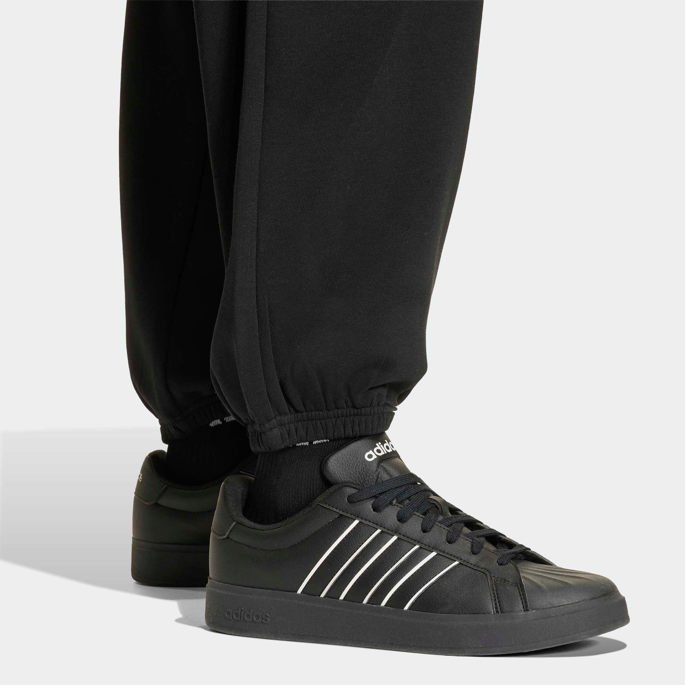 adidas Sportswear Pantalon de sport »SEASONAL ESSENTIALS COLLEGIATE, FRENCH TERRY, BÜNDCHEN«  avec coupe normale ample, sans fermeture, pour adultes