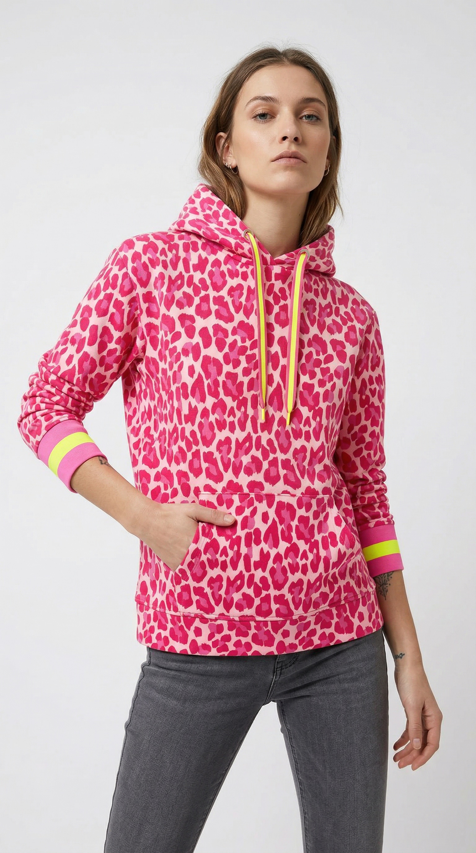 Zwillingsherz Hoodie »"Leo Allover Neon Kante"«, mit Animal-Design und kontrastfarbigen Ärmelbündchen
