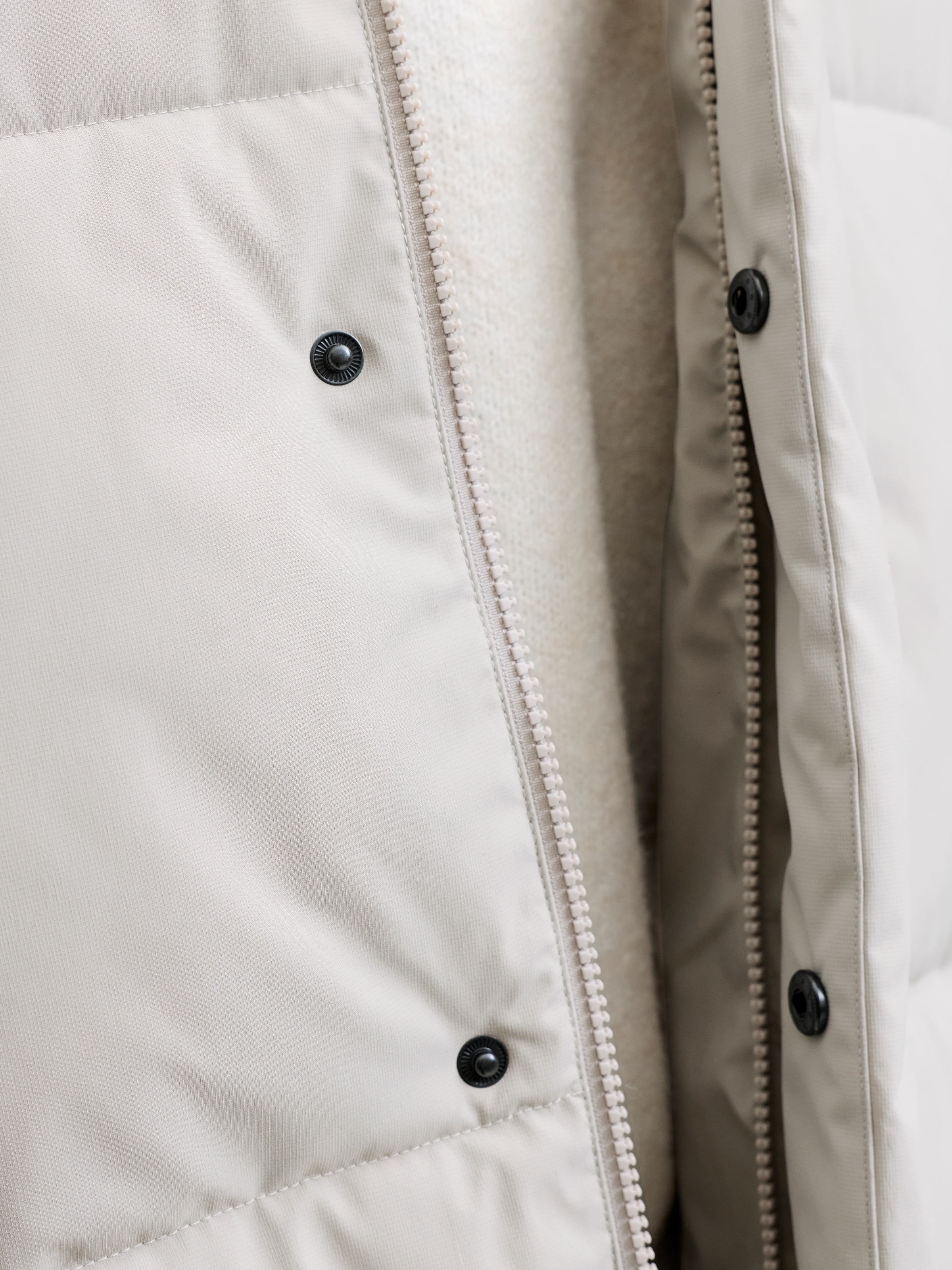 Jack & Jones Veste matelassée »JJESOHO PUFFER HOOD AW26 SN« avec capuche fibre synthétique, coupe régulière