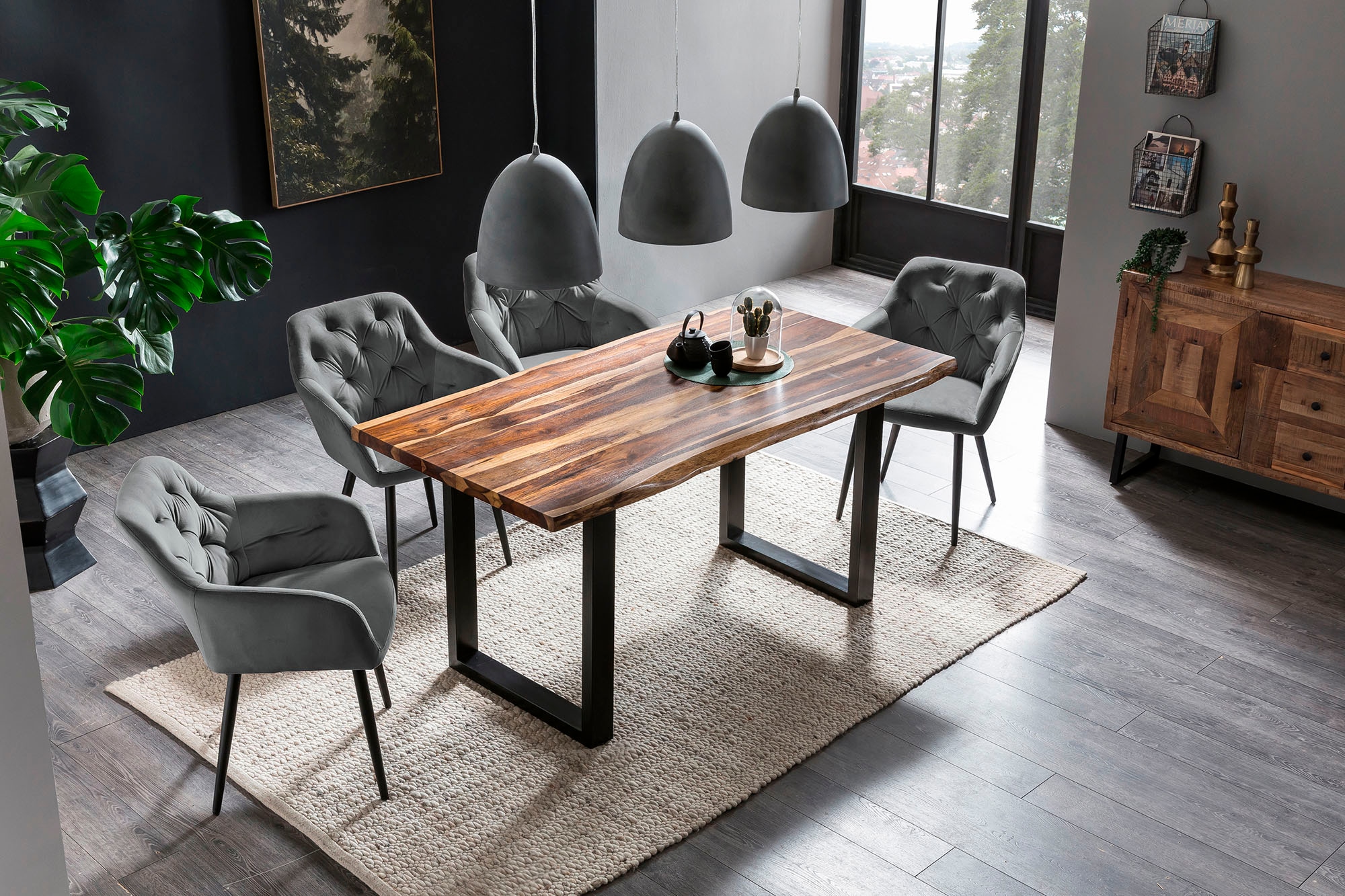 SalesFever Esszimmerstuhl »Coventry Komfortabler Polstertuhl im eleganten Stil« () Stilvoll mit eleganter Knopfheftung