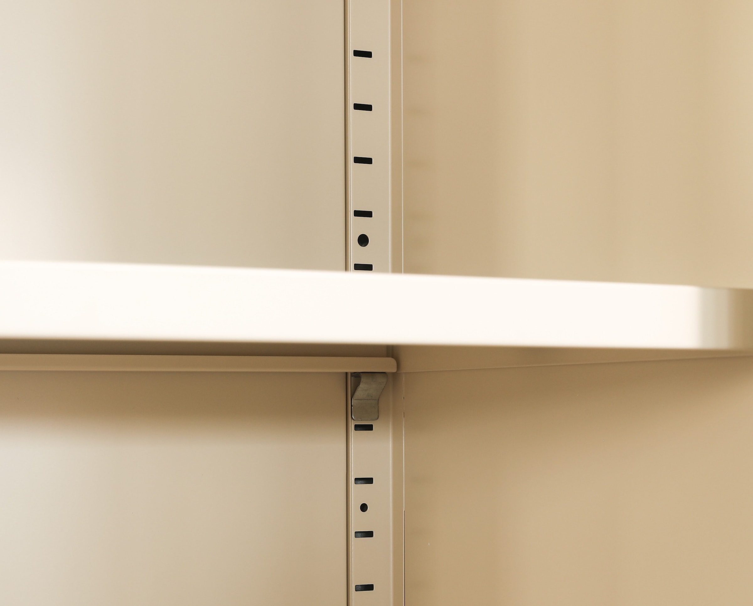 GOODproduct Kleiderschrank »GERRON Kleiderschrank Metallschrank Spind« Schlafzimmerschrank mit 2 Türen weiss Breite 80cm