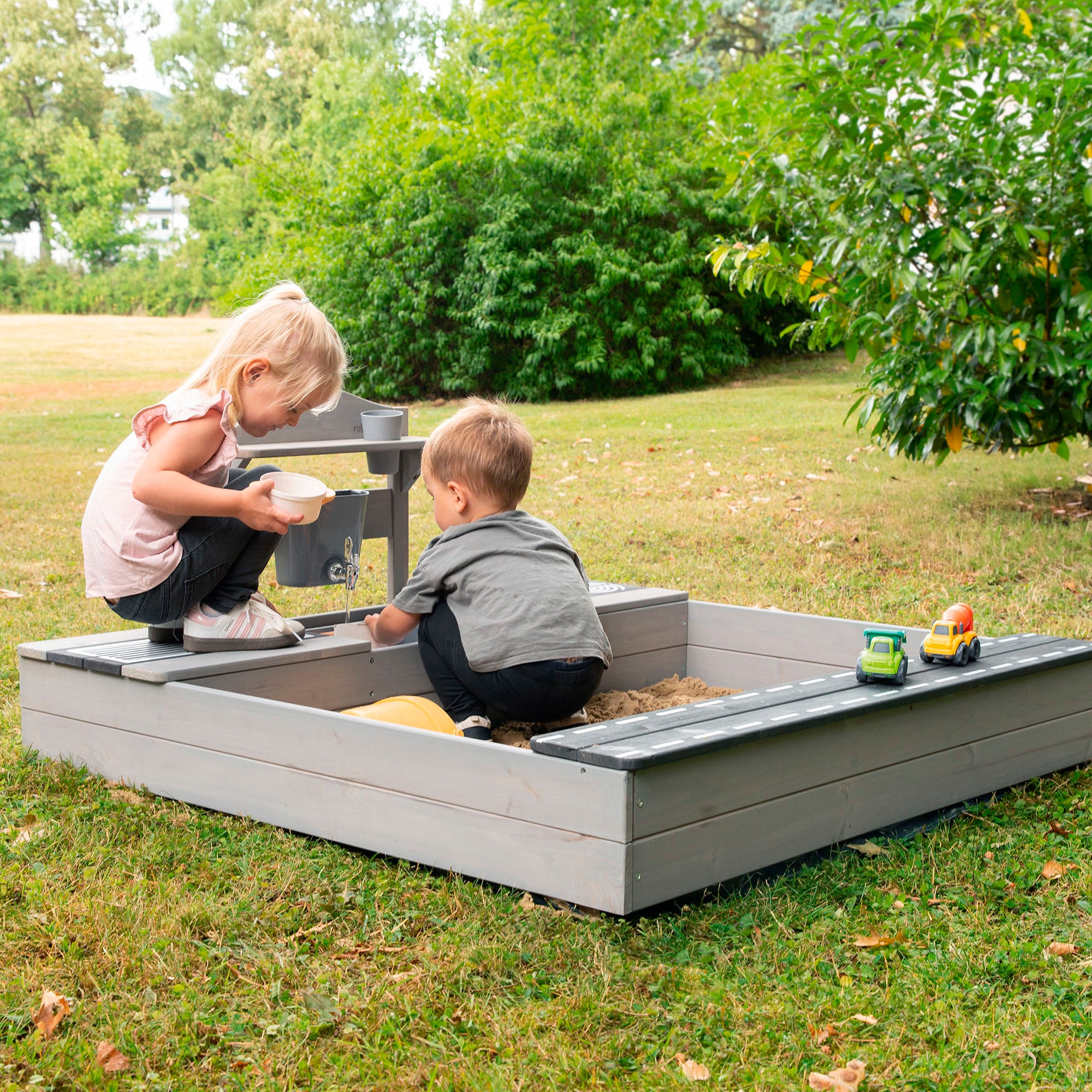 roba® Bac à sable »117 x 118 x 54 cm, mit Matschküche, grau« FSC® - schützt Wald