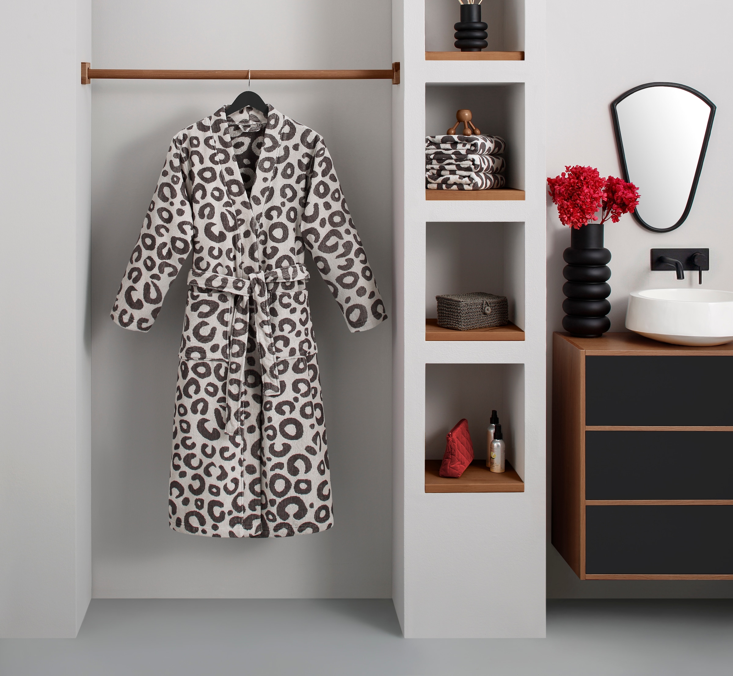 GOODproduct Unisex-Bademantel »Anna Leo, ideal für Sauna & Spa, Hotelbademantel, Morgenmantel« 1 Stk. für Damen & Herren, mit Taschen, S-3XL, mit trendigem Animal-Print