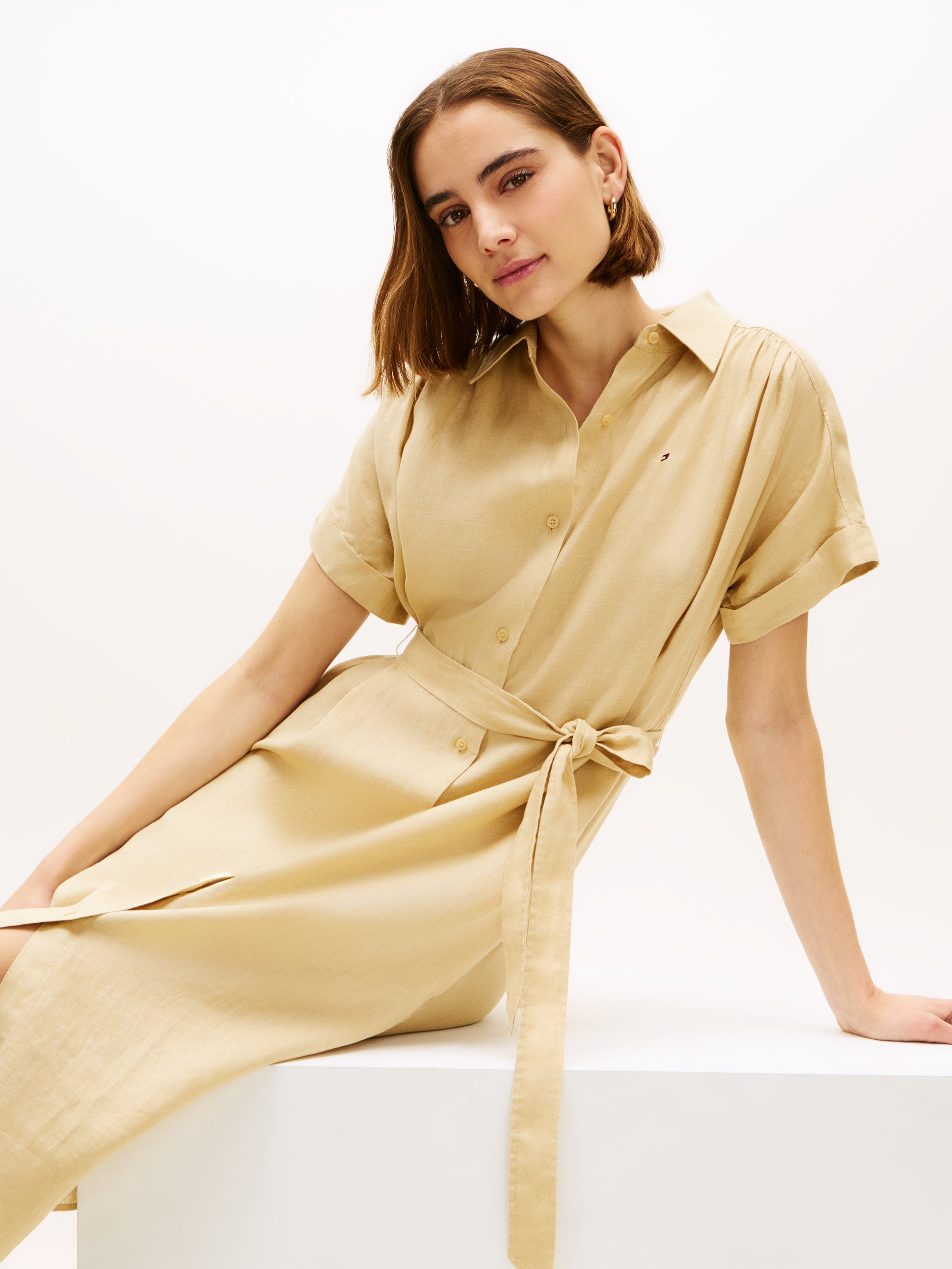 Tommy Hilfiger Robe chemisier »LINEN BELTED KNEE SS SHIRT DRESS« doubles poches latérales avec ceinture à nouer