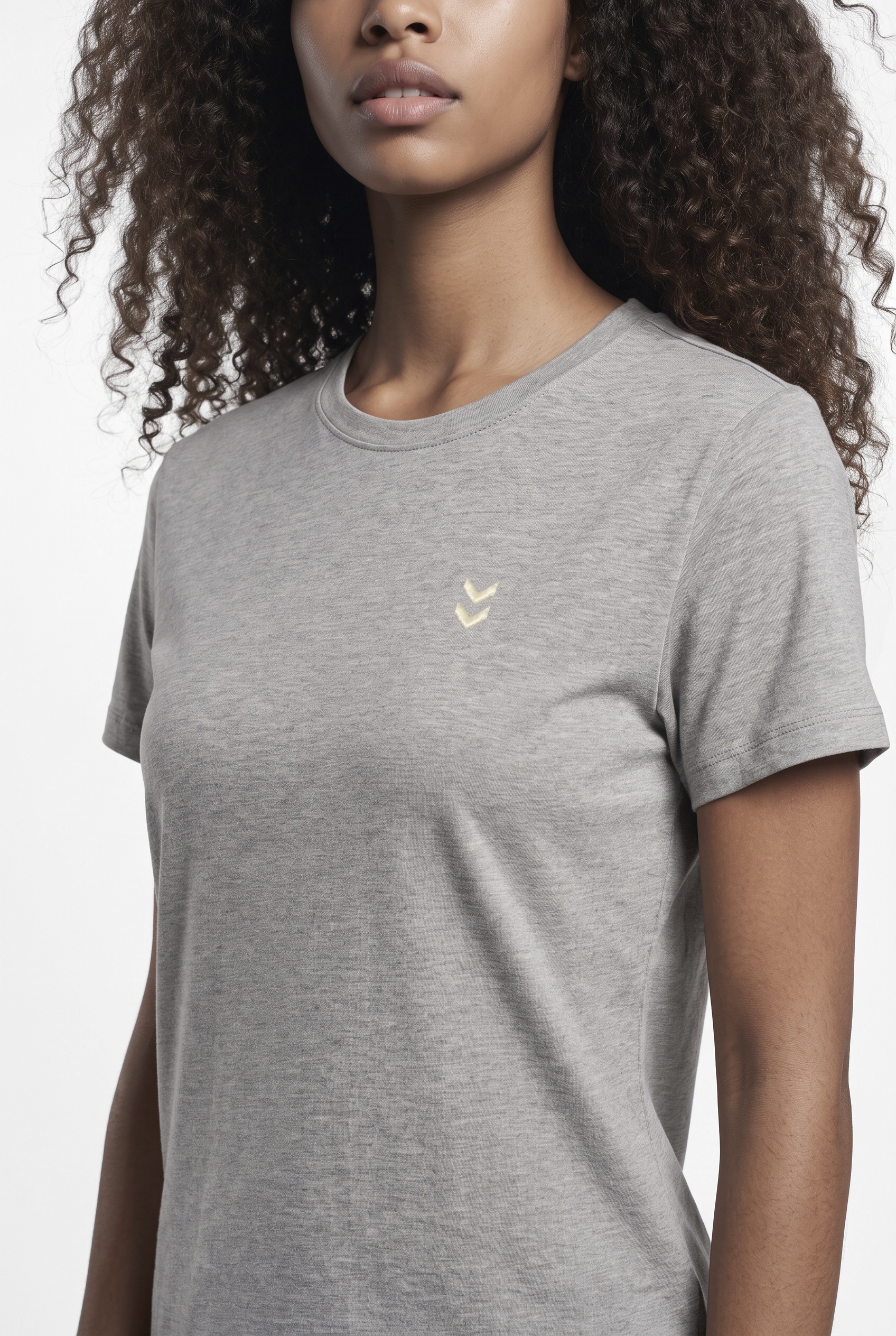 hummel T-shirt »HMLPULSE W T-SHIRT« avec finition droite, design manches courtes, sans col, coupe normale